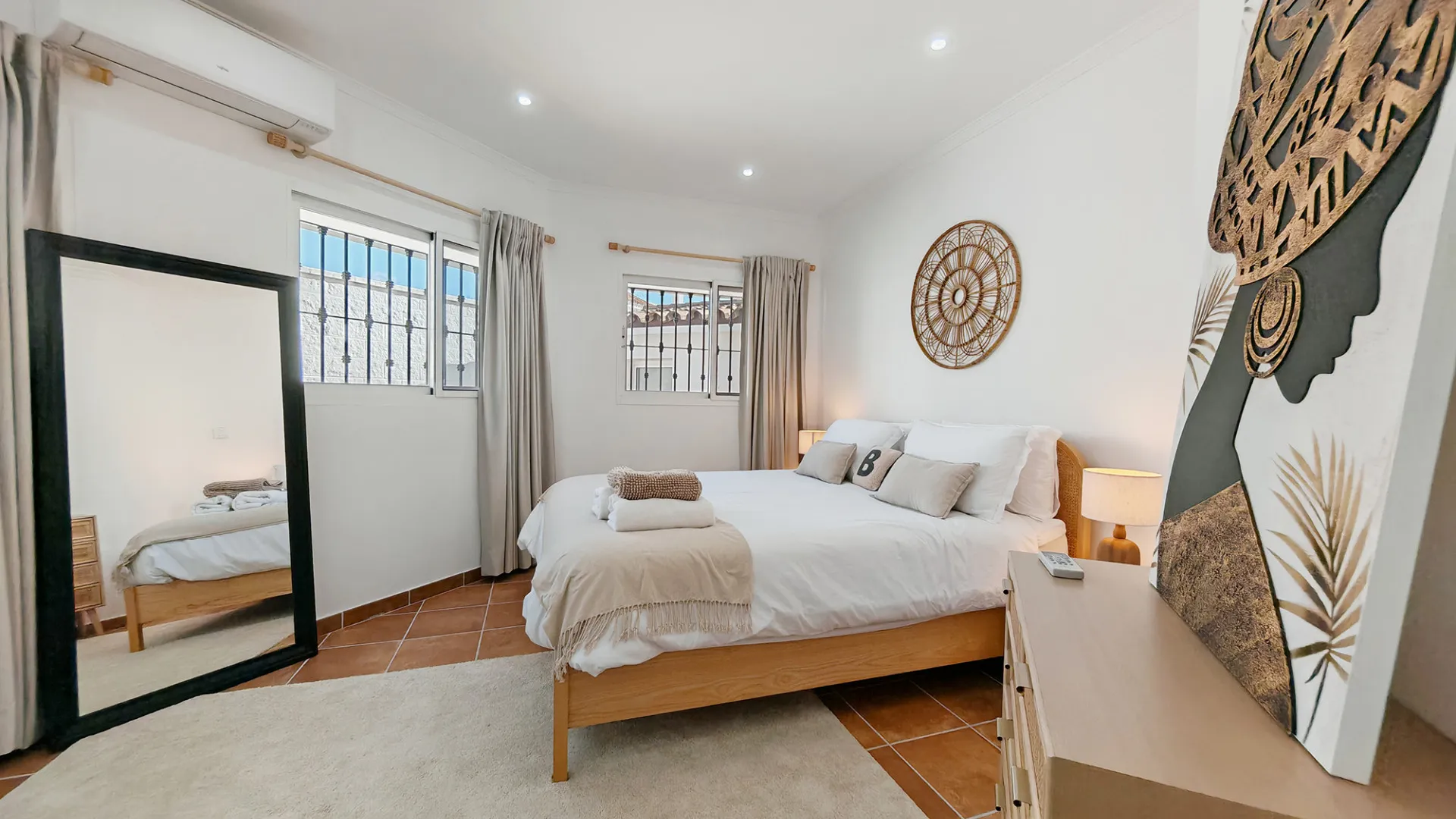 Villa in Las Chapas for sale