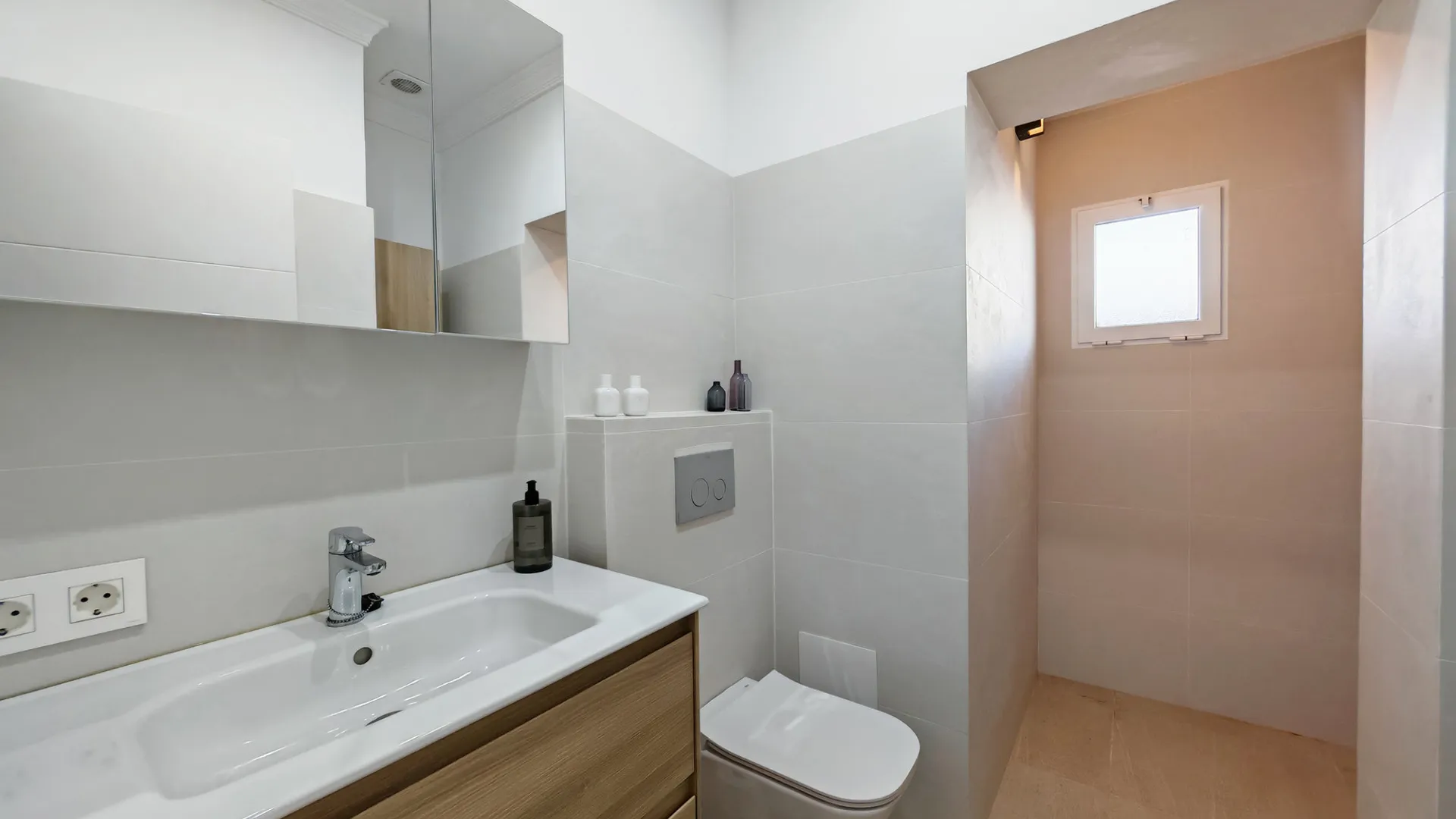 Villa in Las Chapas for sale