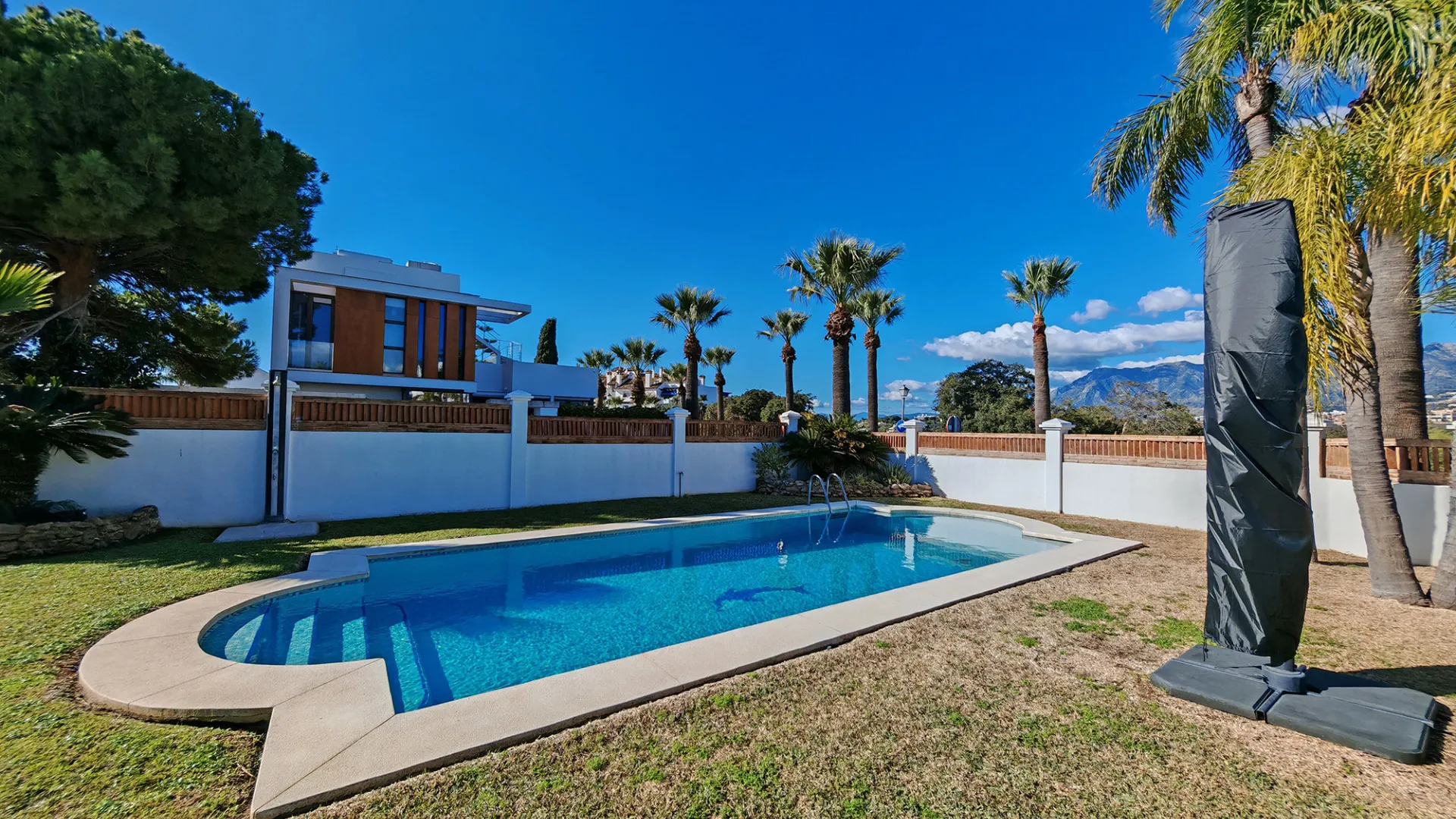 Villa in Las Chapas for sale
