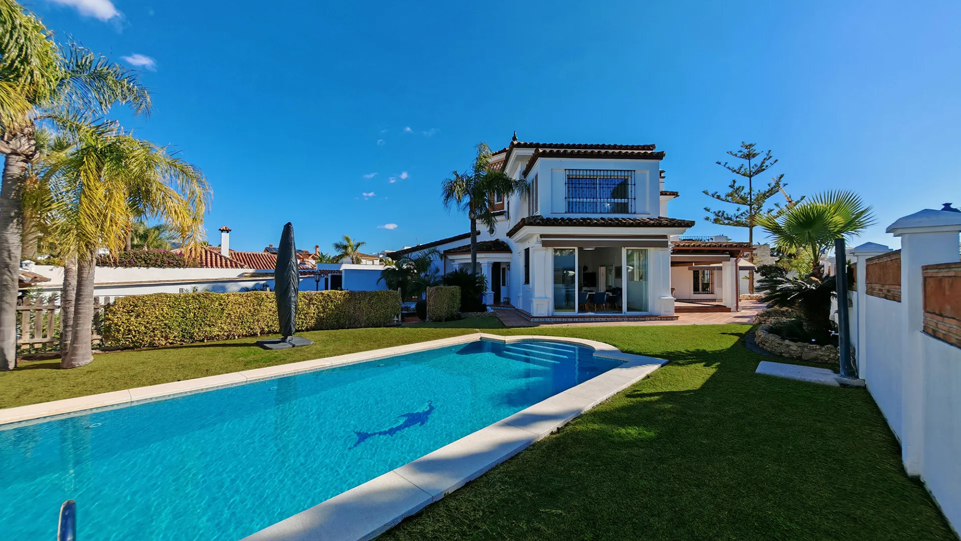 Villa in Las Chapas for sale