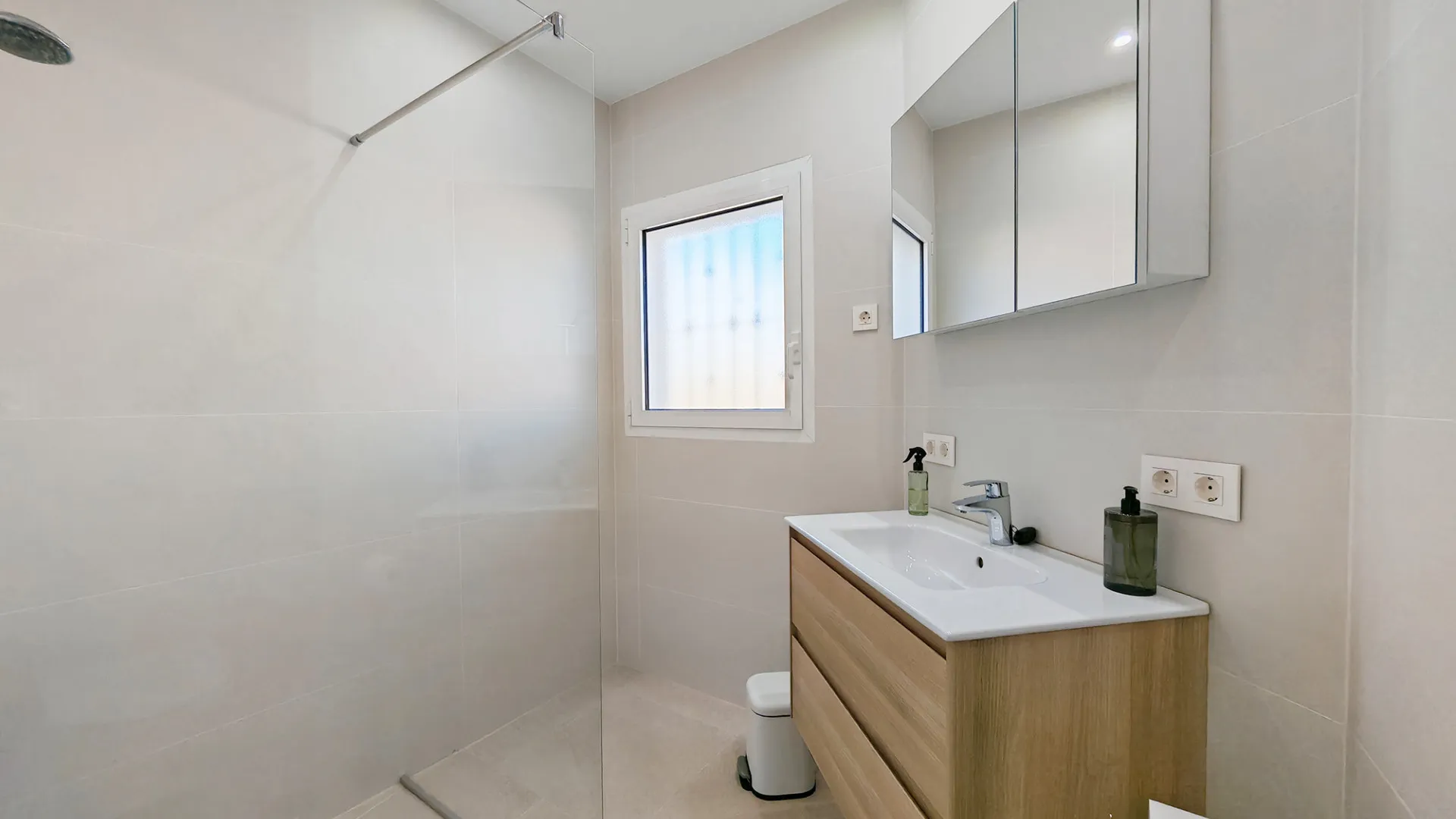 Villa in Las Chapas for sale