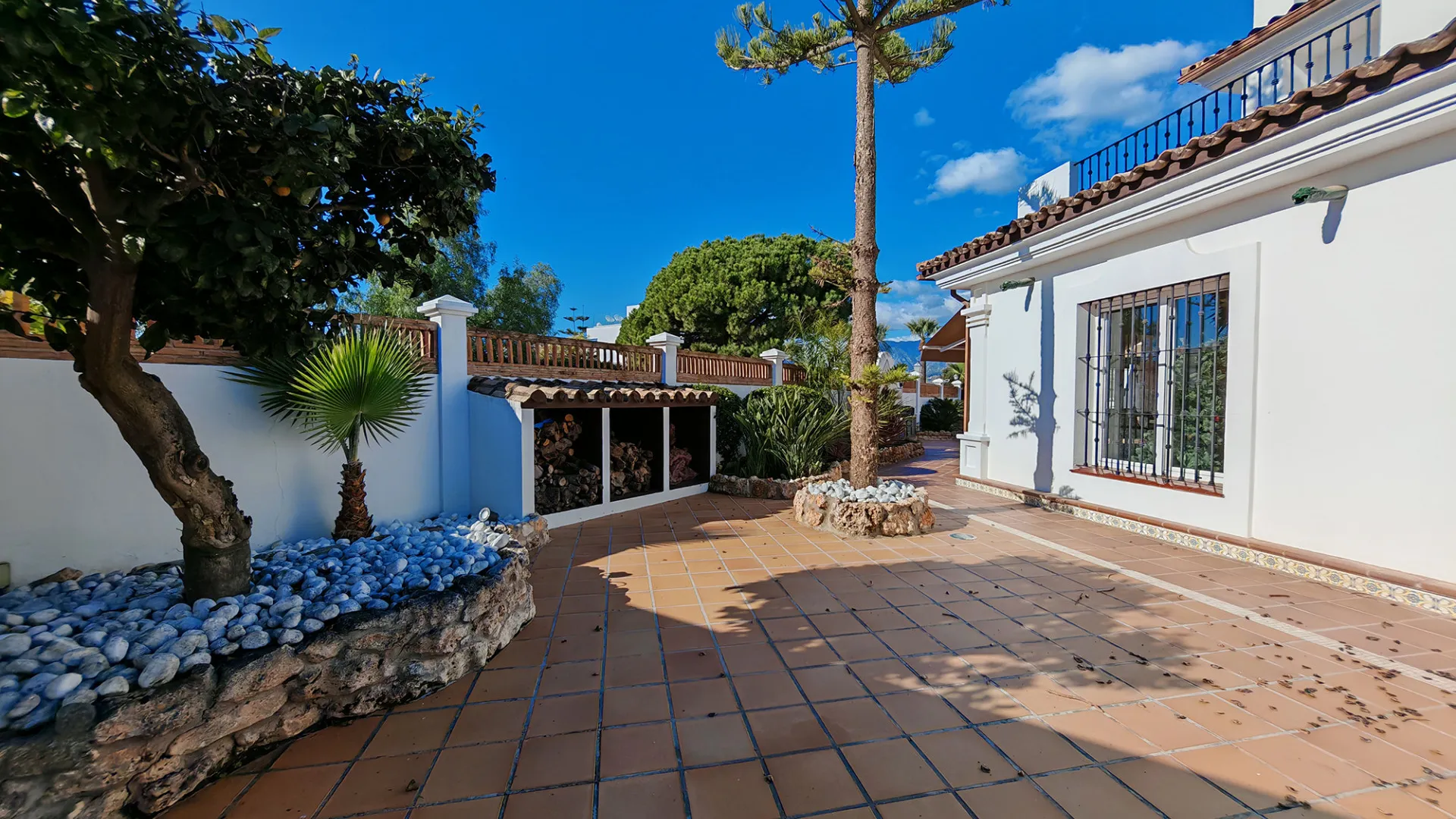 Villa in Las Chapas for sale