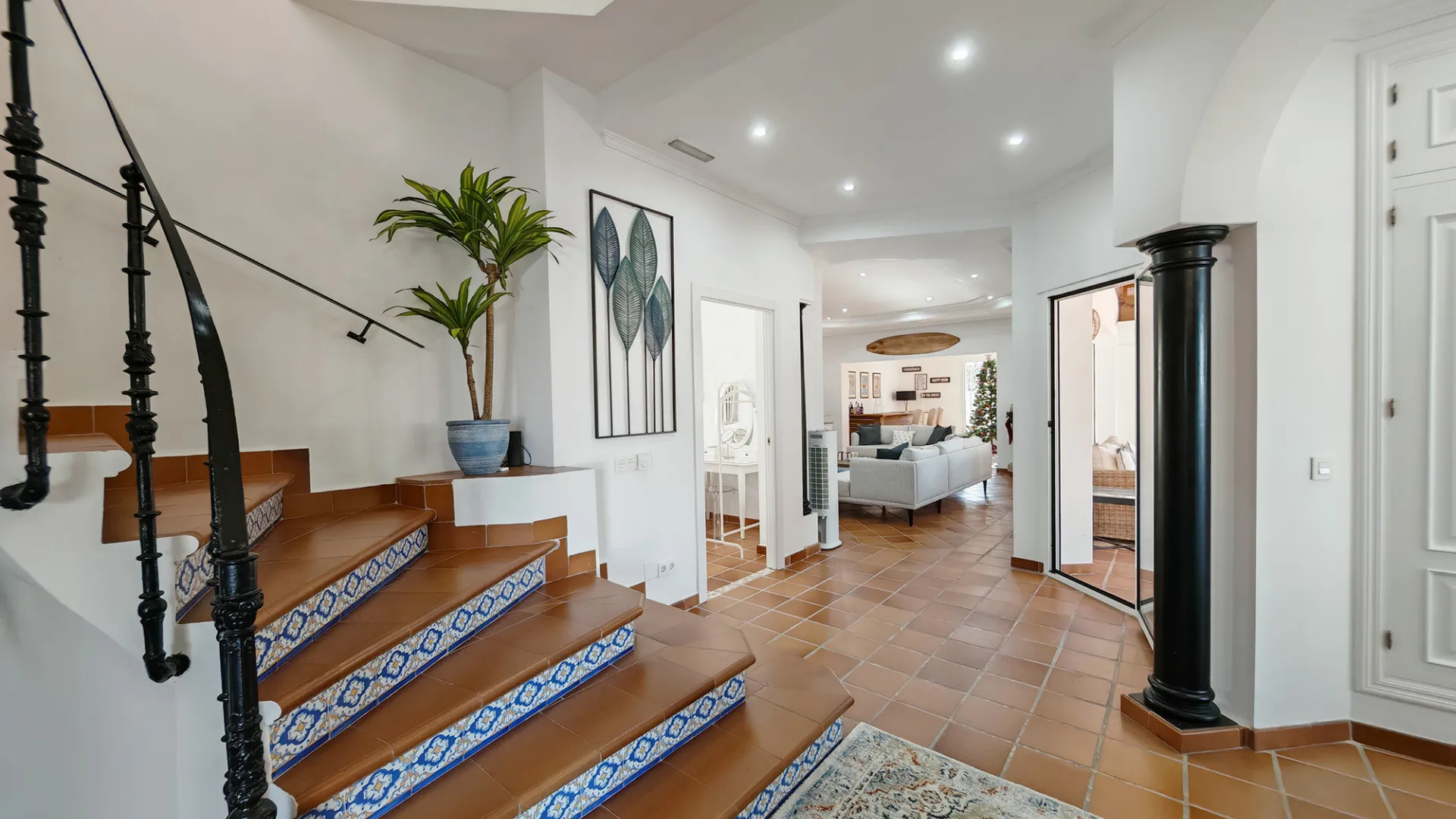 Villa in Las Chapas for sale