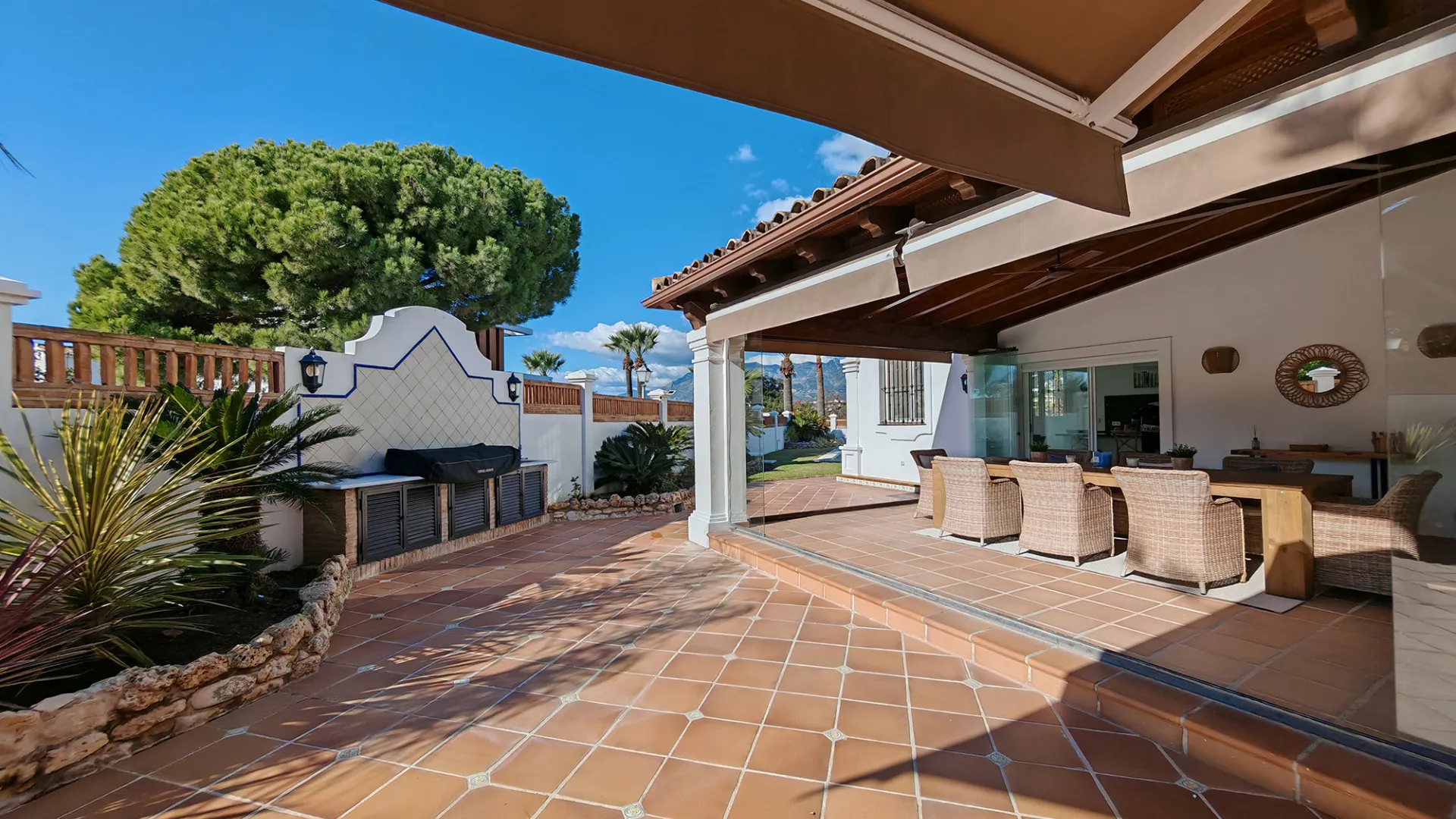 Villa in Las Chapas for sale