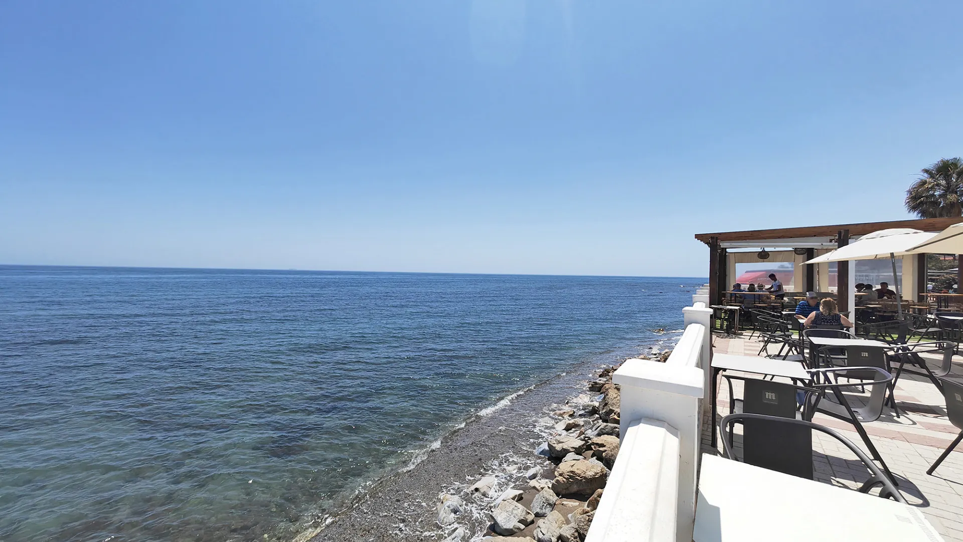 Apartamento planta baja con 2 dormitorios a la venta en Calahonda Playa