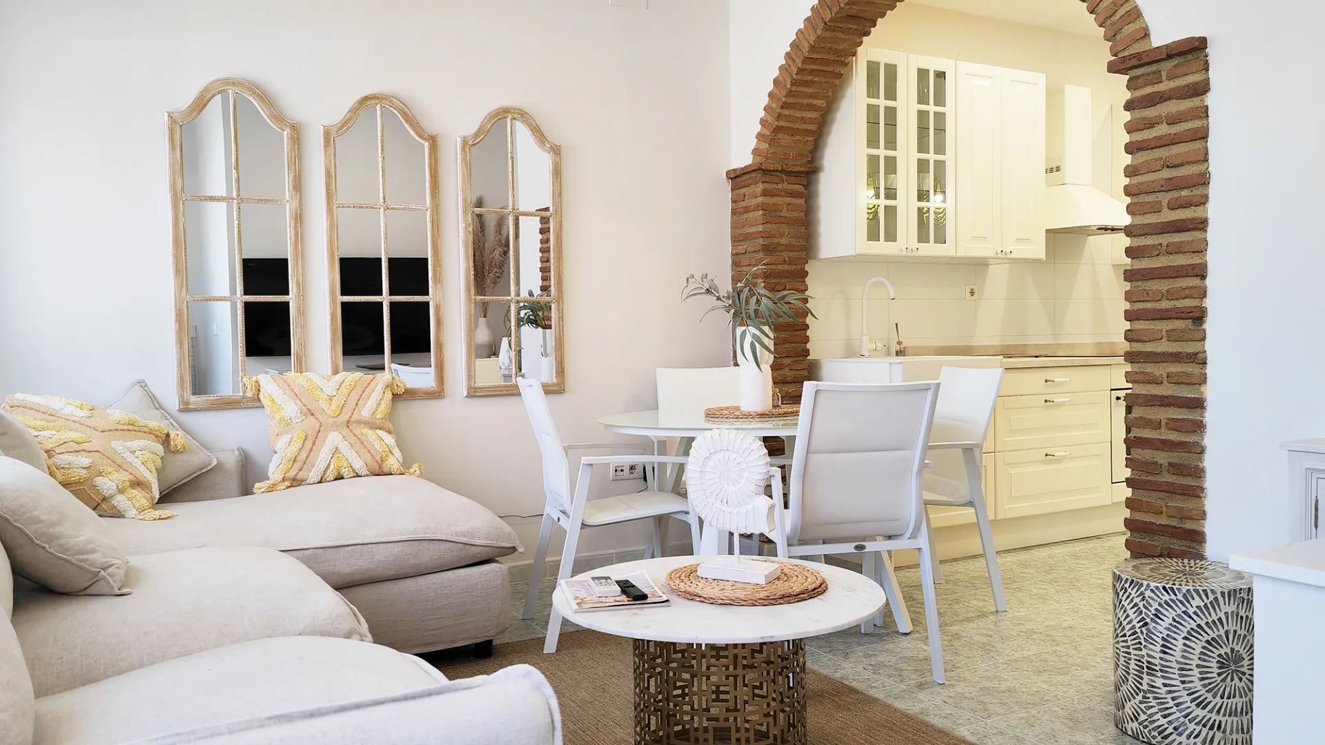 Apartamento planta baja con 2 dormitorios a la venta en Calahonda Playa