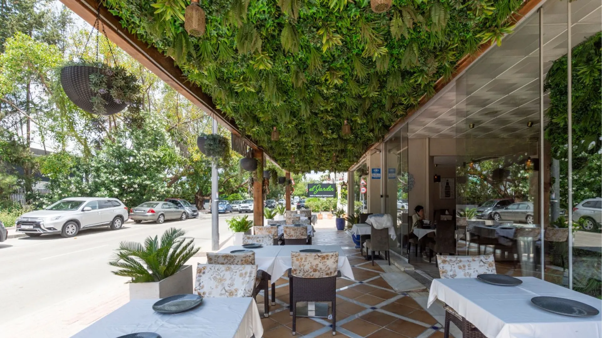 Nueva Andalucia restaurant for sale