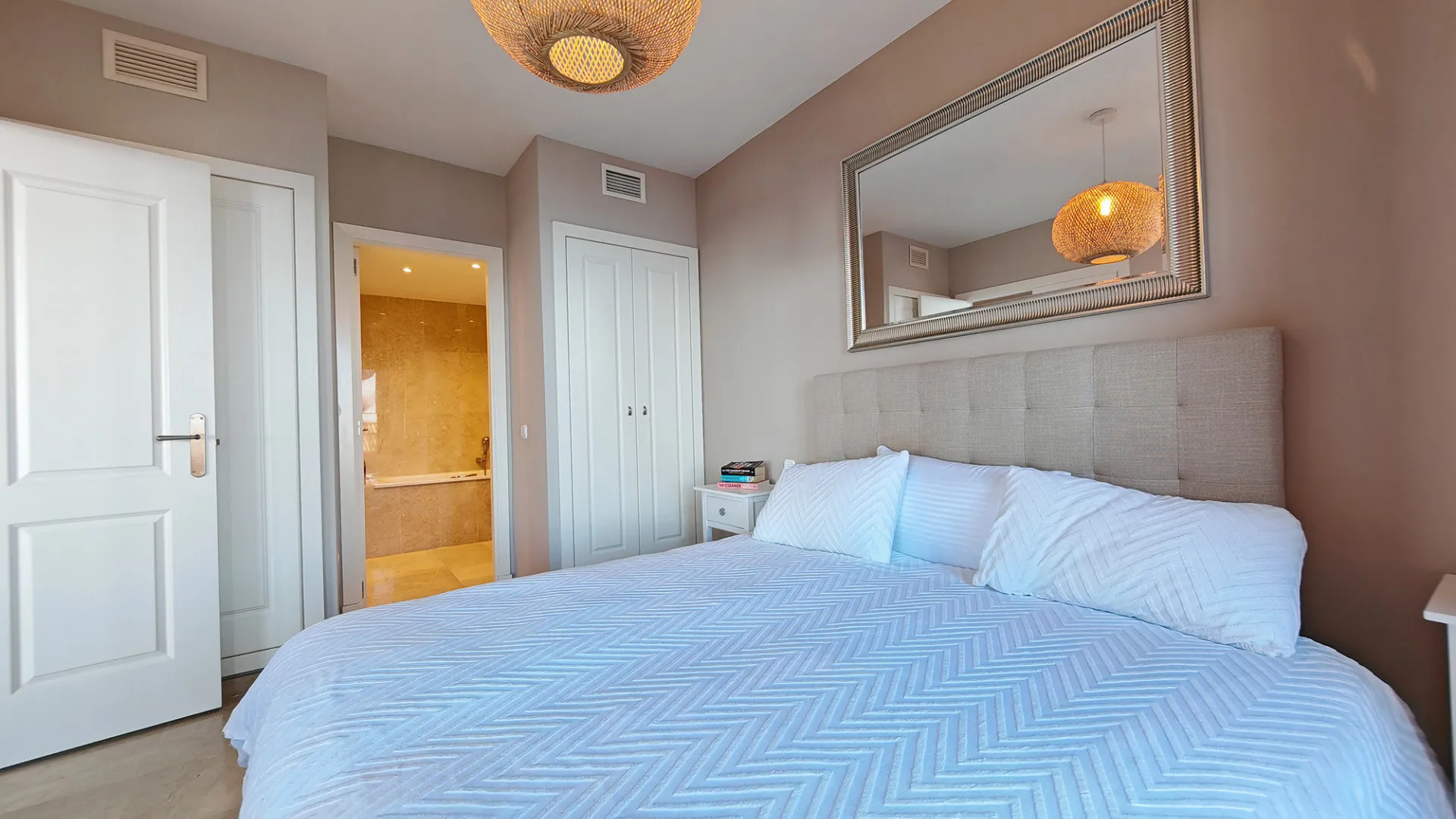 Apartamento planta baja con 3 dormitorios en venta en Cascadas de las Lomas