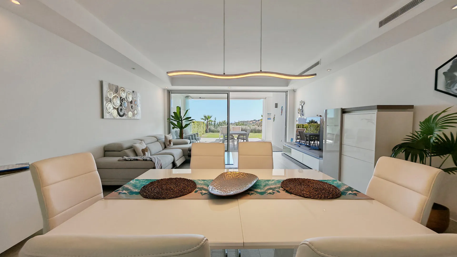 For sale ground floor apartment in Alcazaba Lagoon with 2 bedrooms