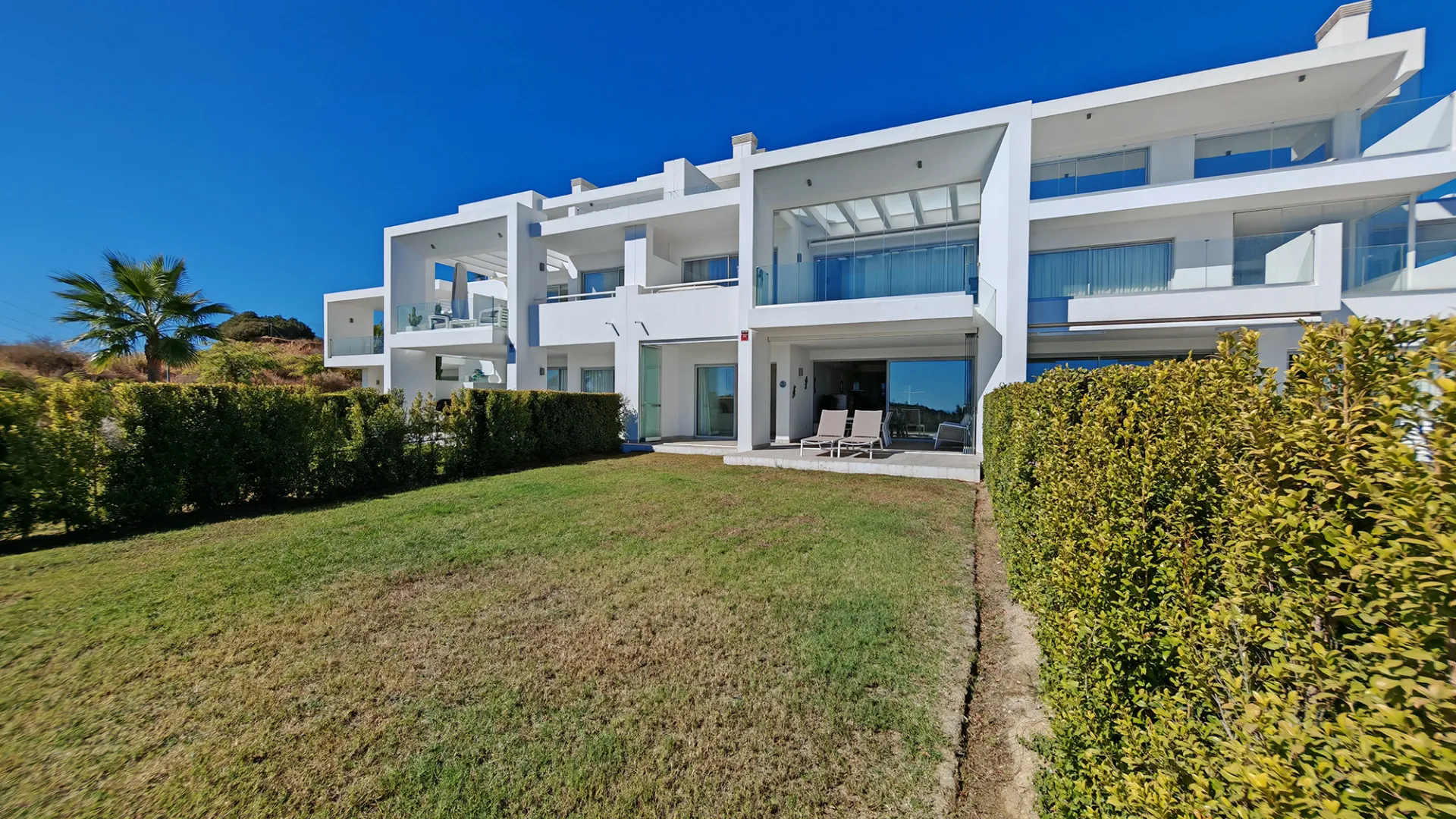 For sale ground floor apartment in Alcazaba Lagoon with 2 bedrooms