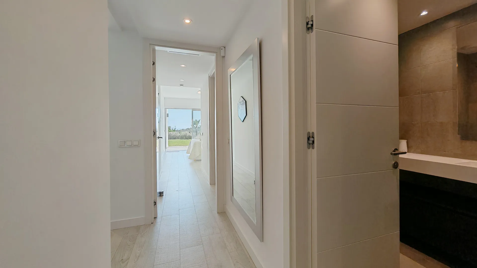 For sale ground floor apartment in Alcazaba Lagoon with 2 bedrooms