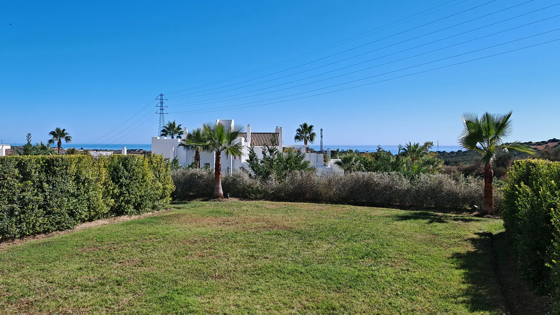 For sale ground floor apartment in Alcazaba Lagoon with 2 bedrooms