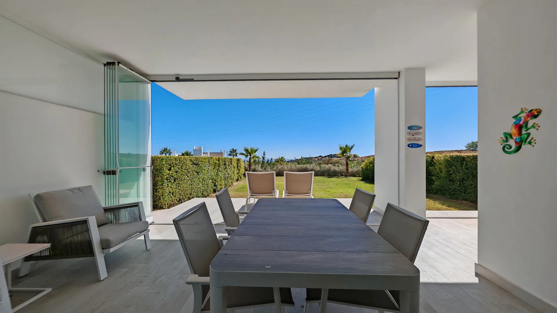 For sale ground floor apartment in Alcazaba Lagoon with 2 bedrooms