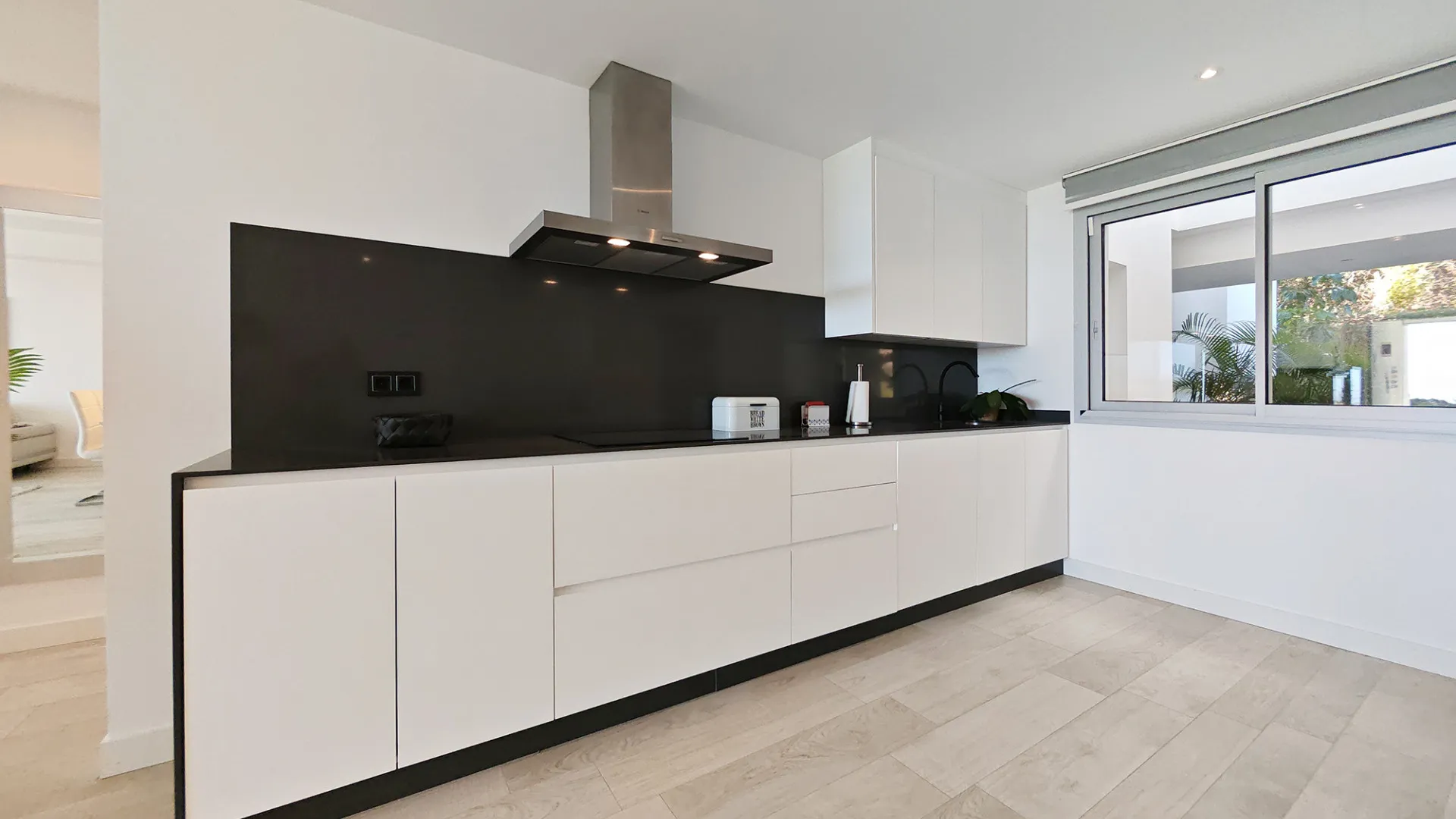 For sale ground floor apartment in Alcazaba Lagoon with 2 bedrooms