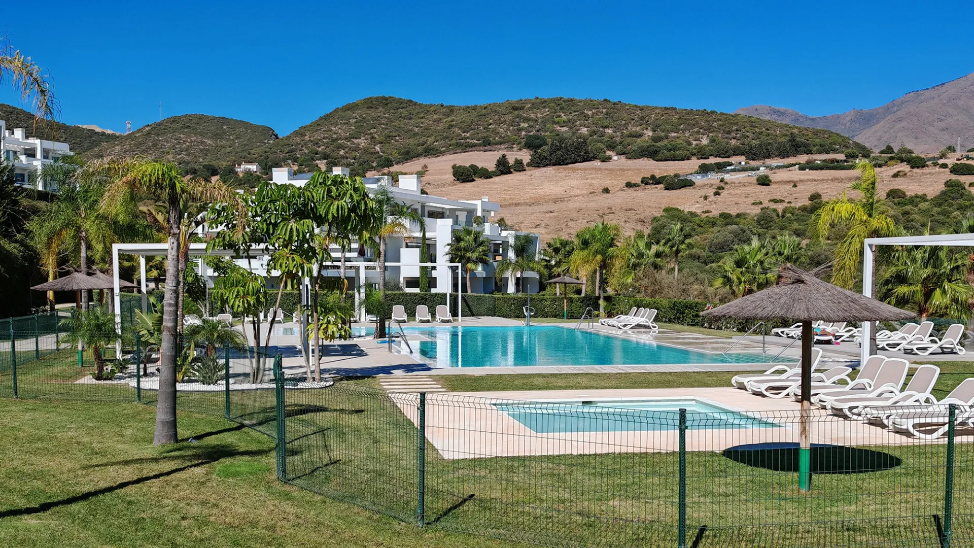 For sale ground floor apartment in Alcazaba Lagoon with 2 bedrooms