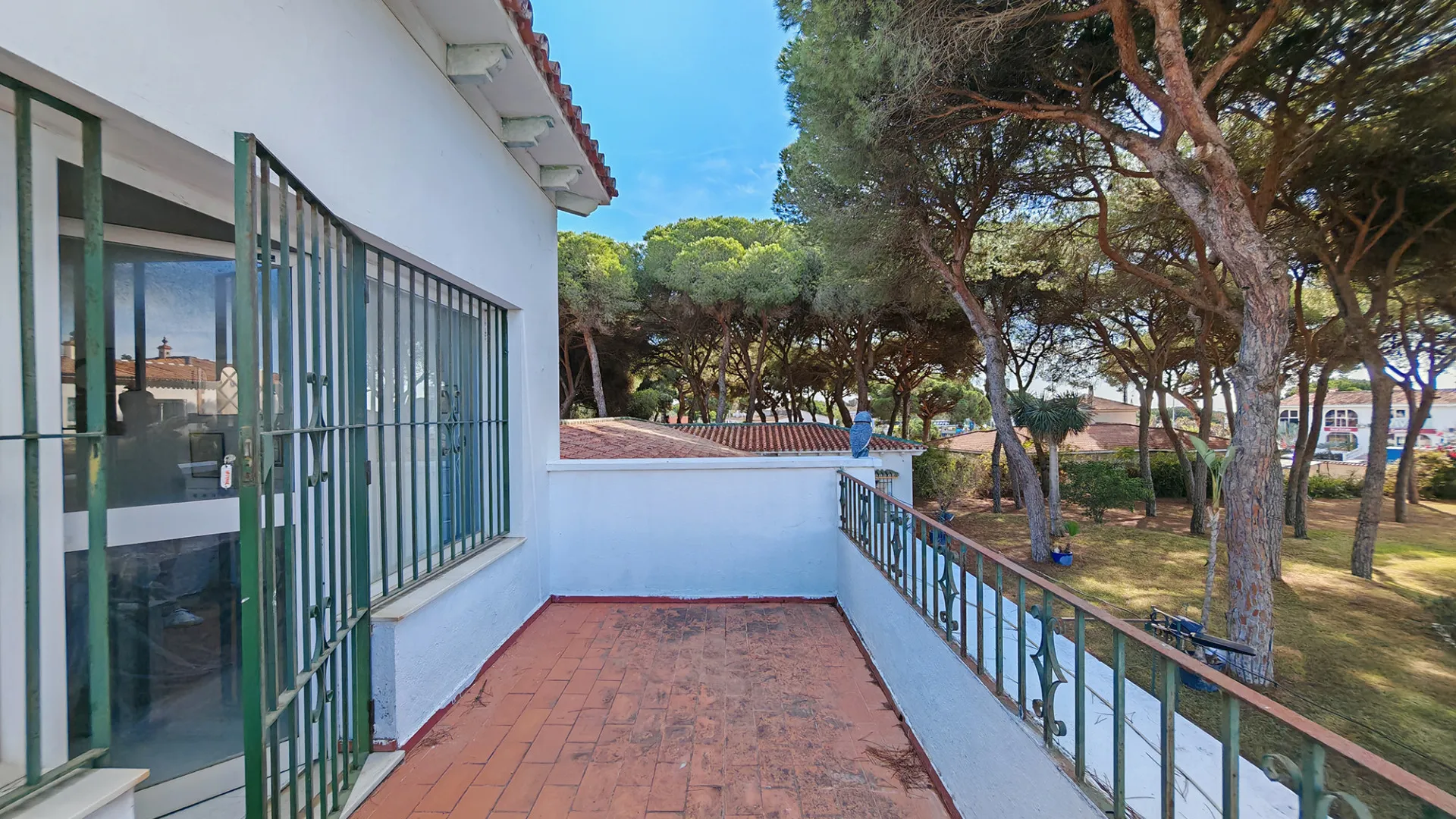Marbella Ciudad, villa a la venta con 12 dormitorios