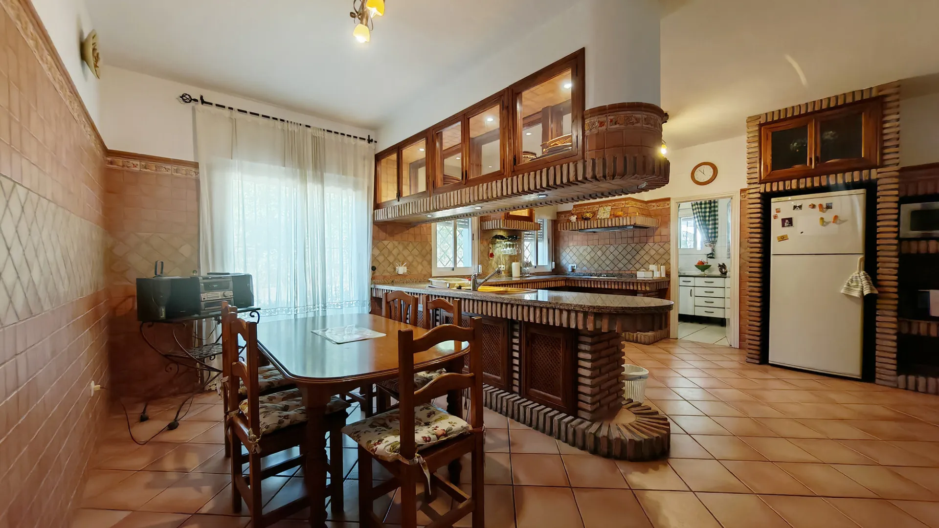 Marbella Ciudad, villa a la venta con 12 dormitorios