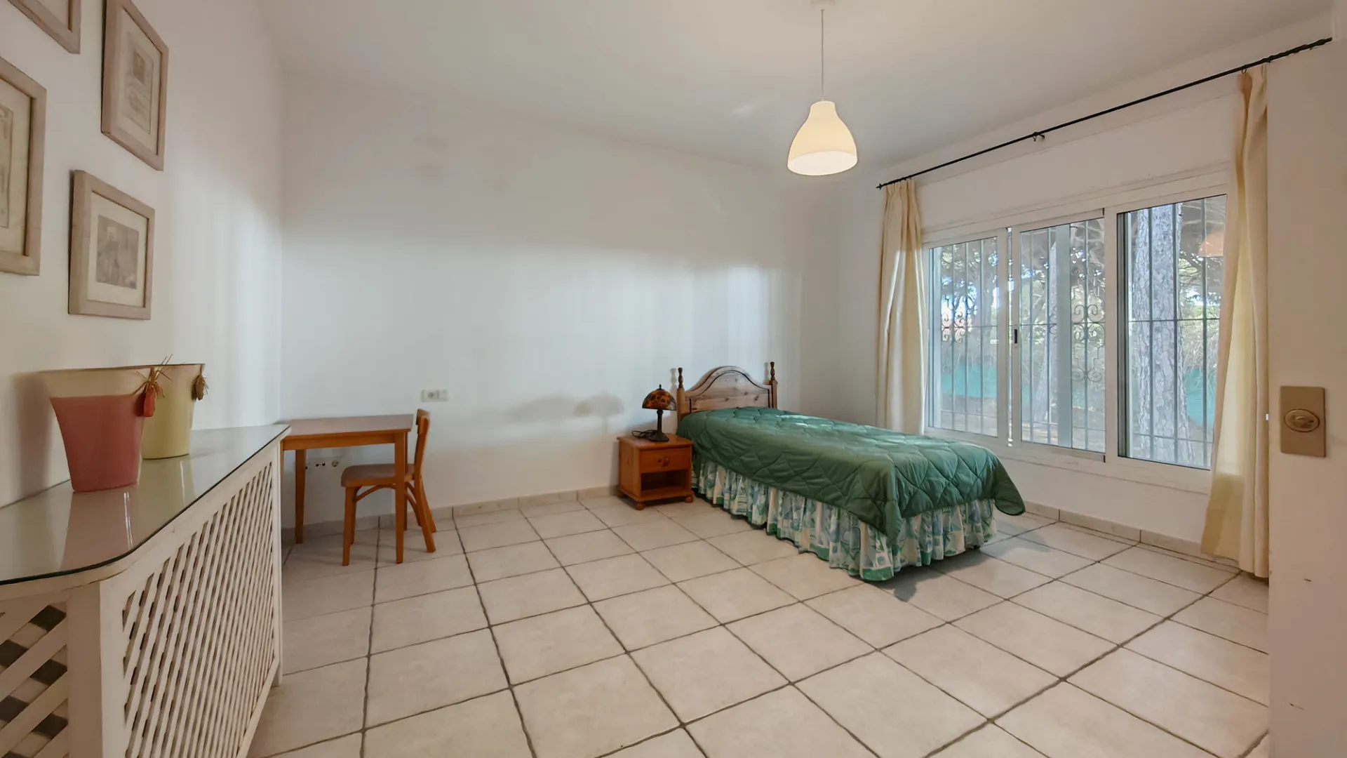 Marbella Ciudad, villa a la venta con 12 dormitorios