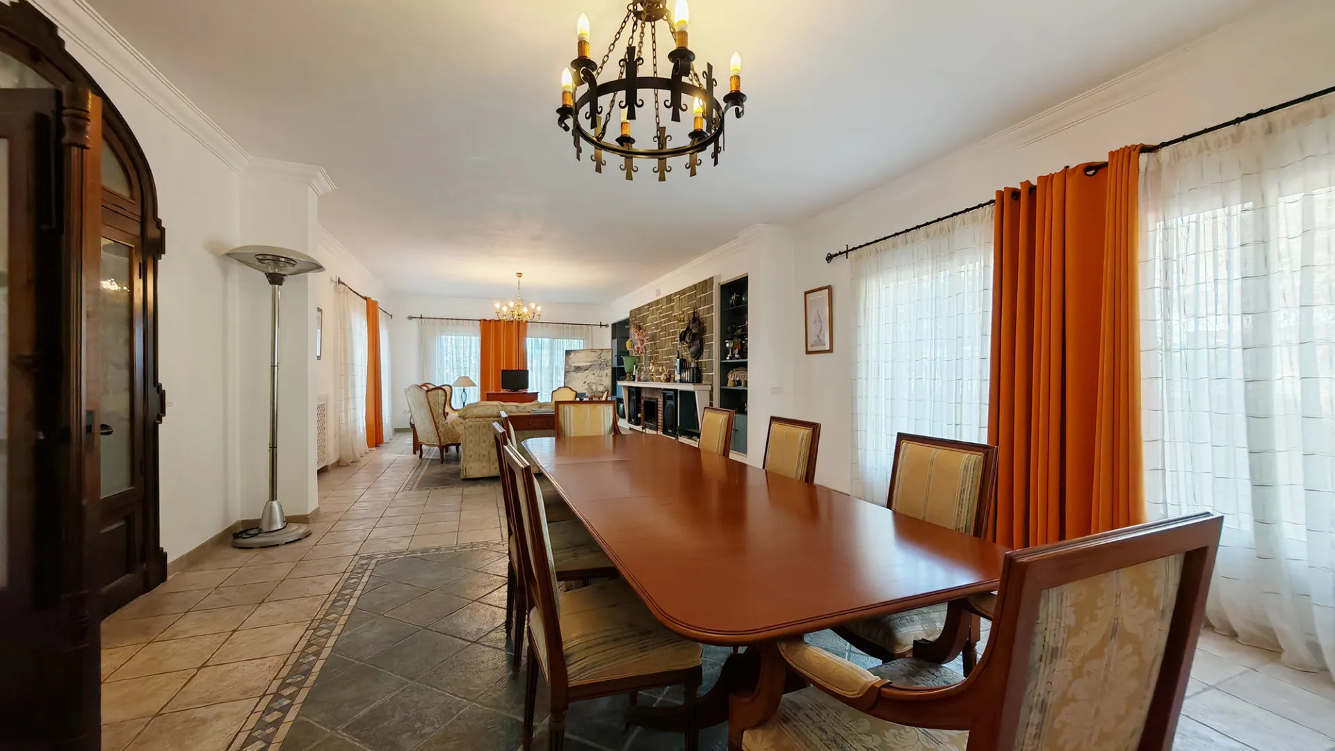 Marbella Ciudad, villa a la venta con 12 dormitorios