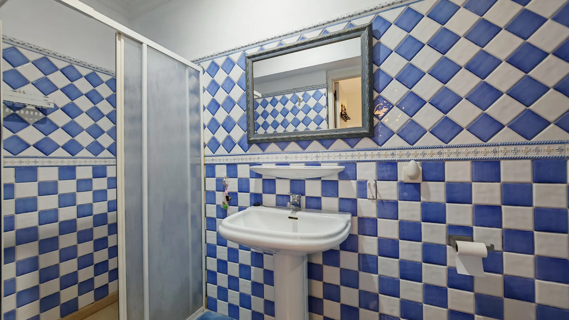 Marbella Ciudad, villa a la venta con 12 dormitorios