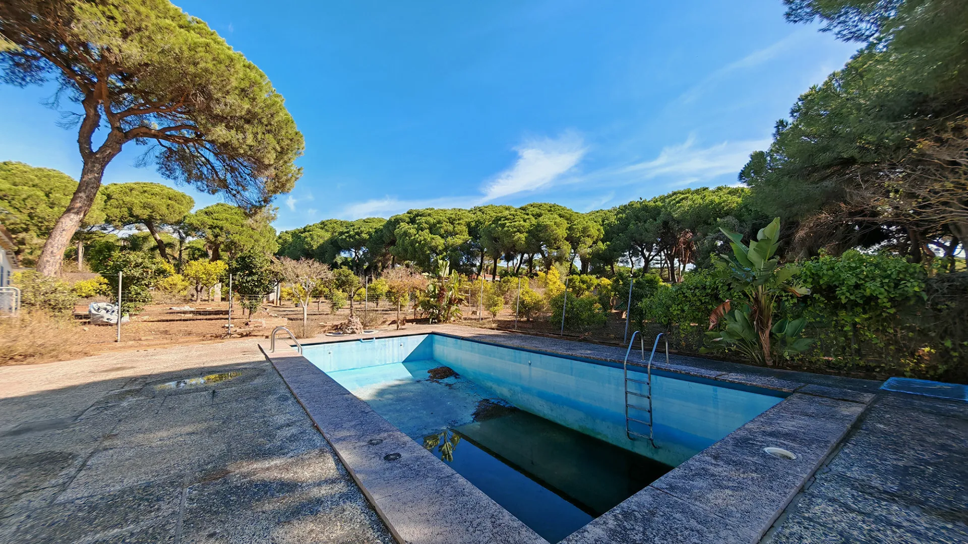 Marbella Ciudad, villa a la venta con 12 dormitorios