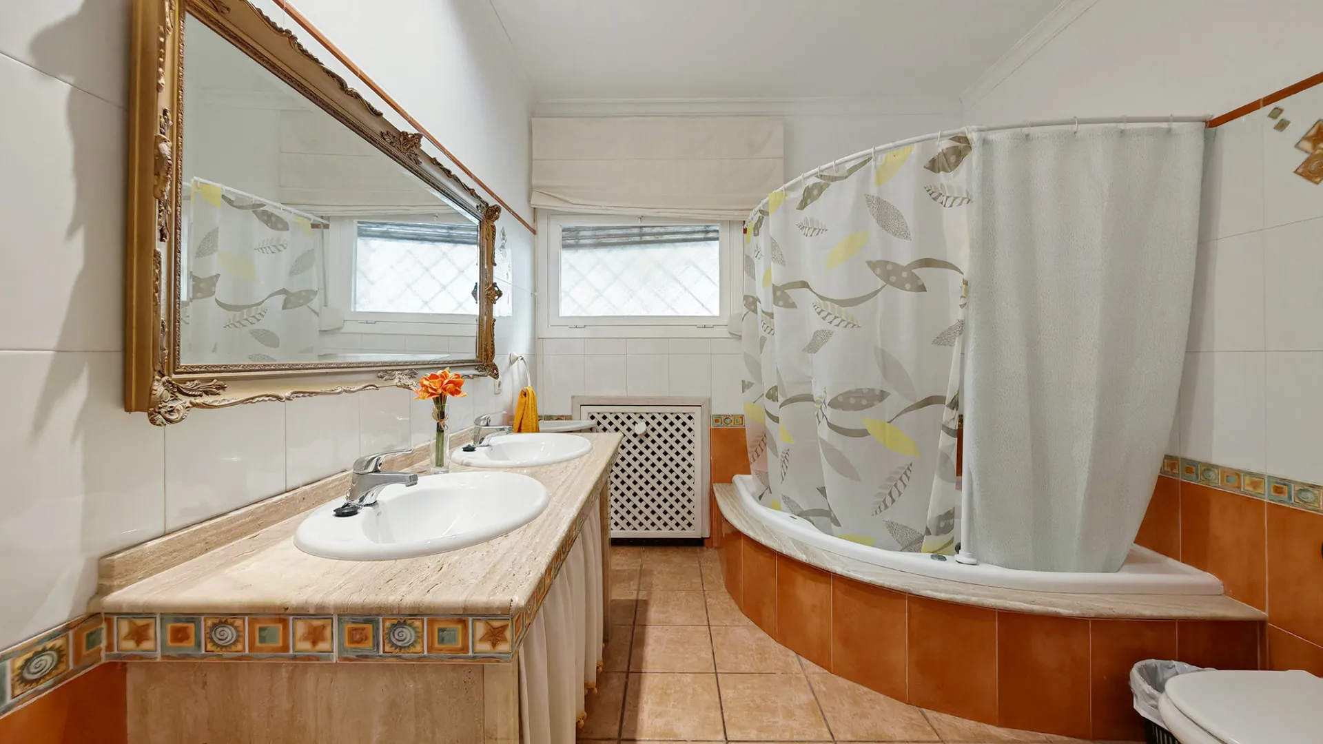 Marbella Ciudad, villa a la venta con 12 dormitorios