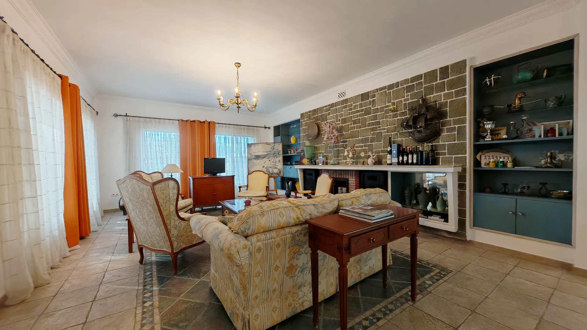 Marbella Ciudad, villa a la venta con 12 dormitorios