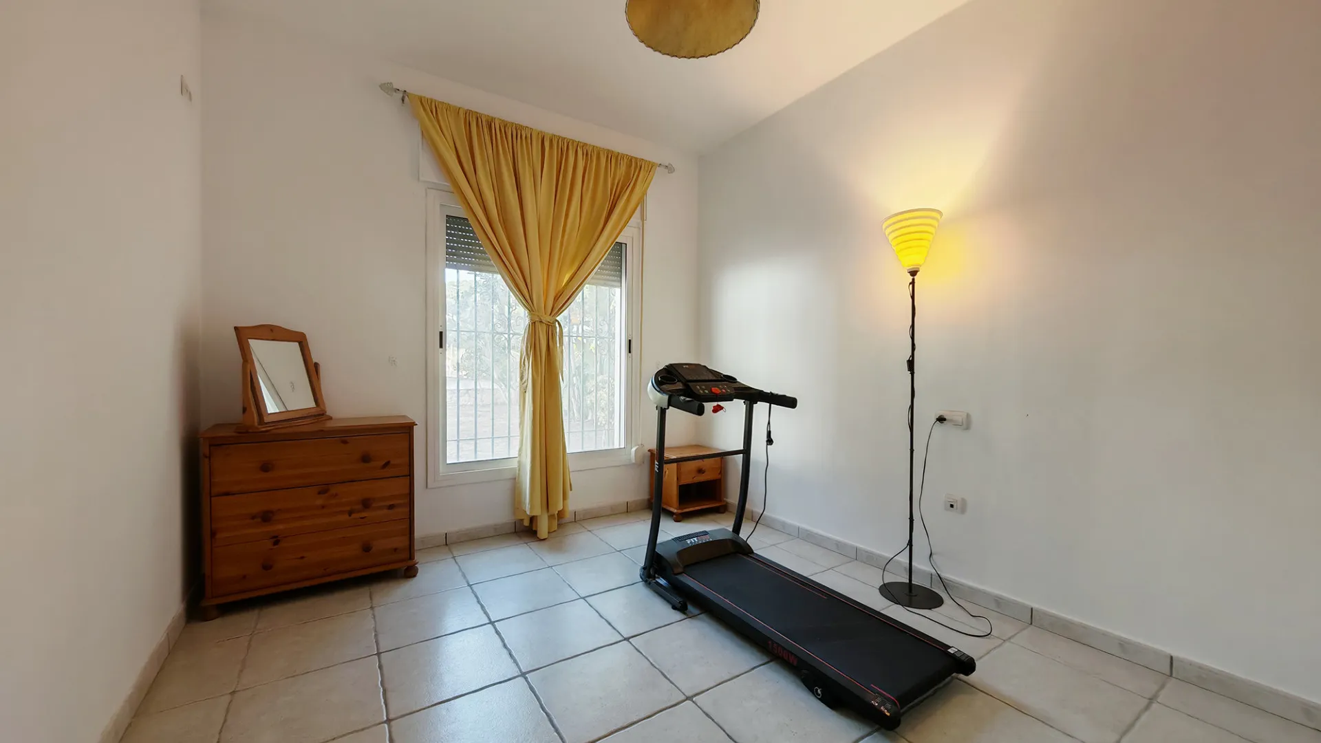 Marbella Ciudad, villa a la venta con 12 dormitorios