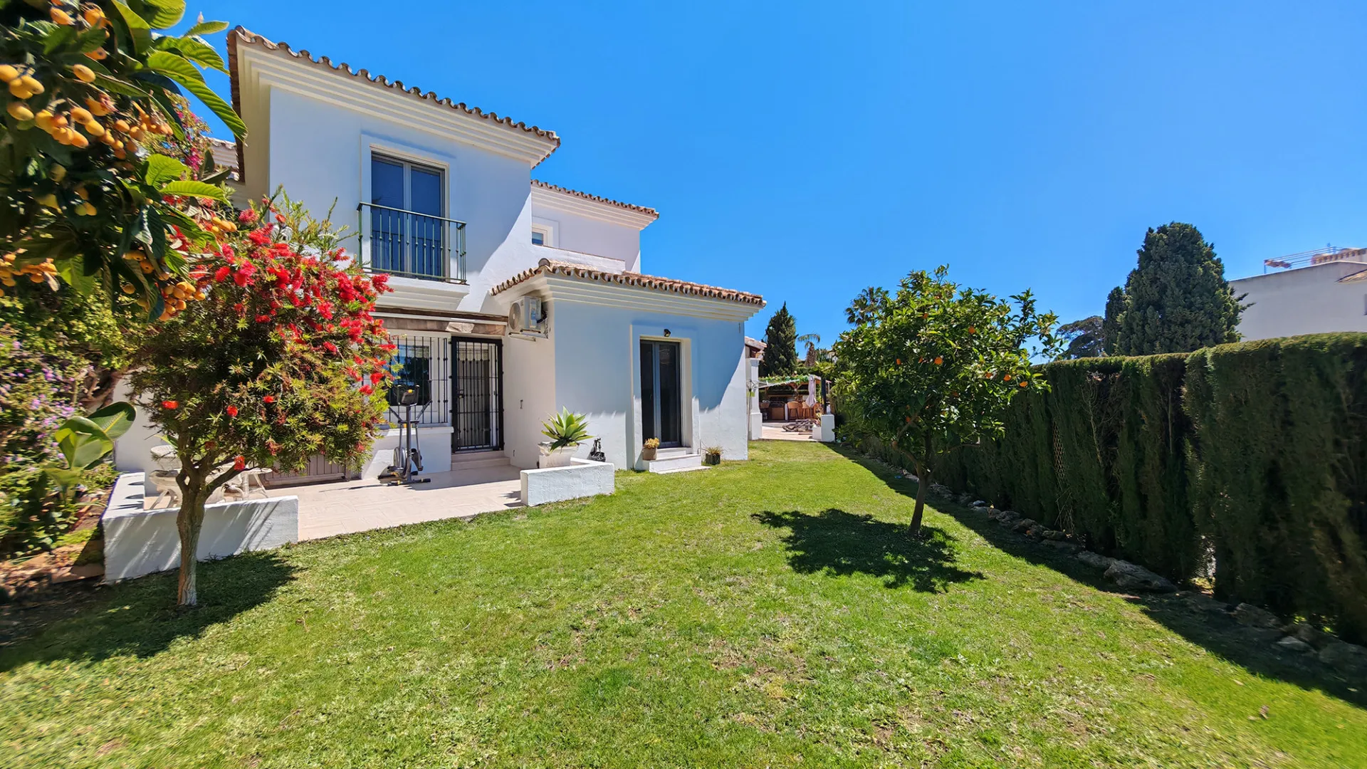 Villa for sale in Calahonda