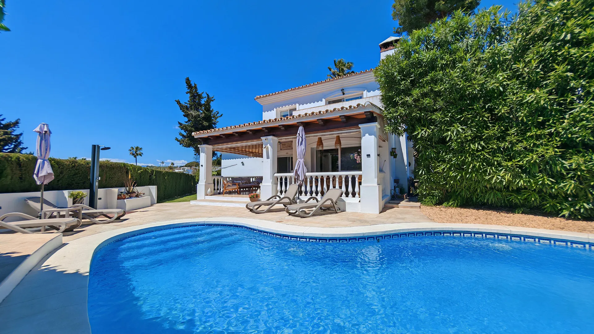 Villa for sale in Calahonda