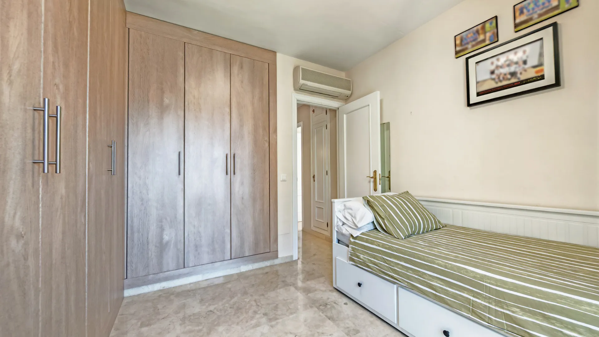 Villa for sale in Calahonda