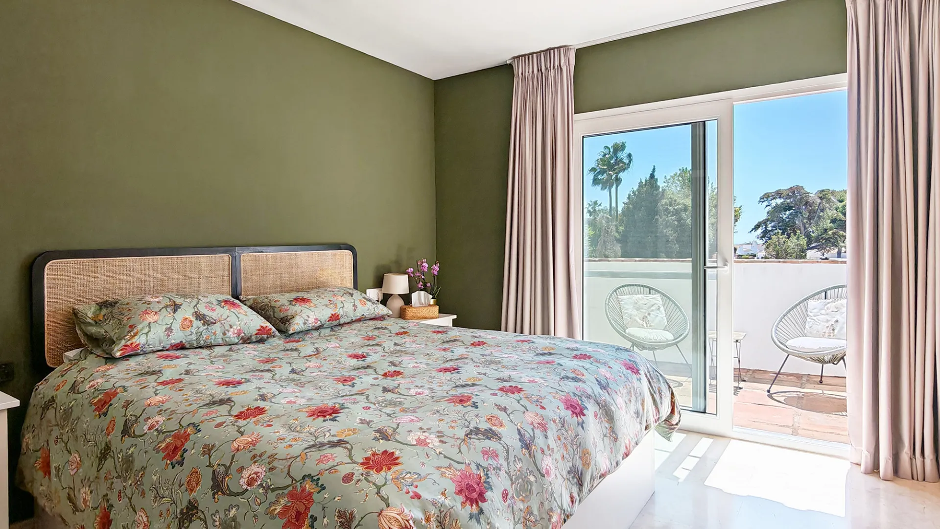 Villa for sale in Calahonda