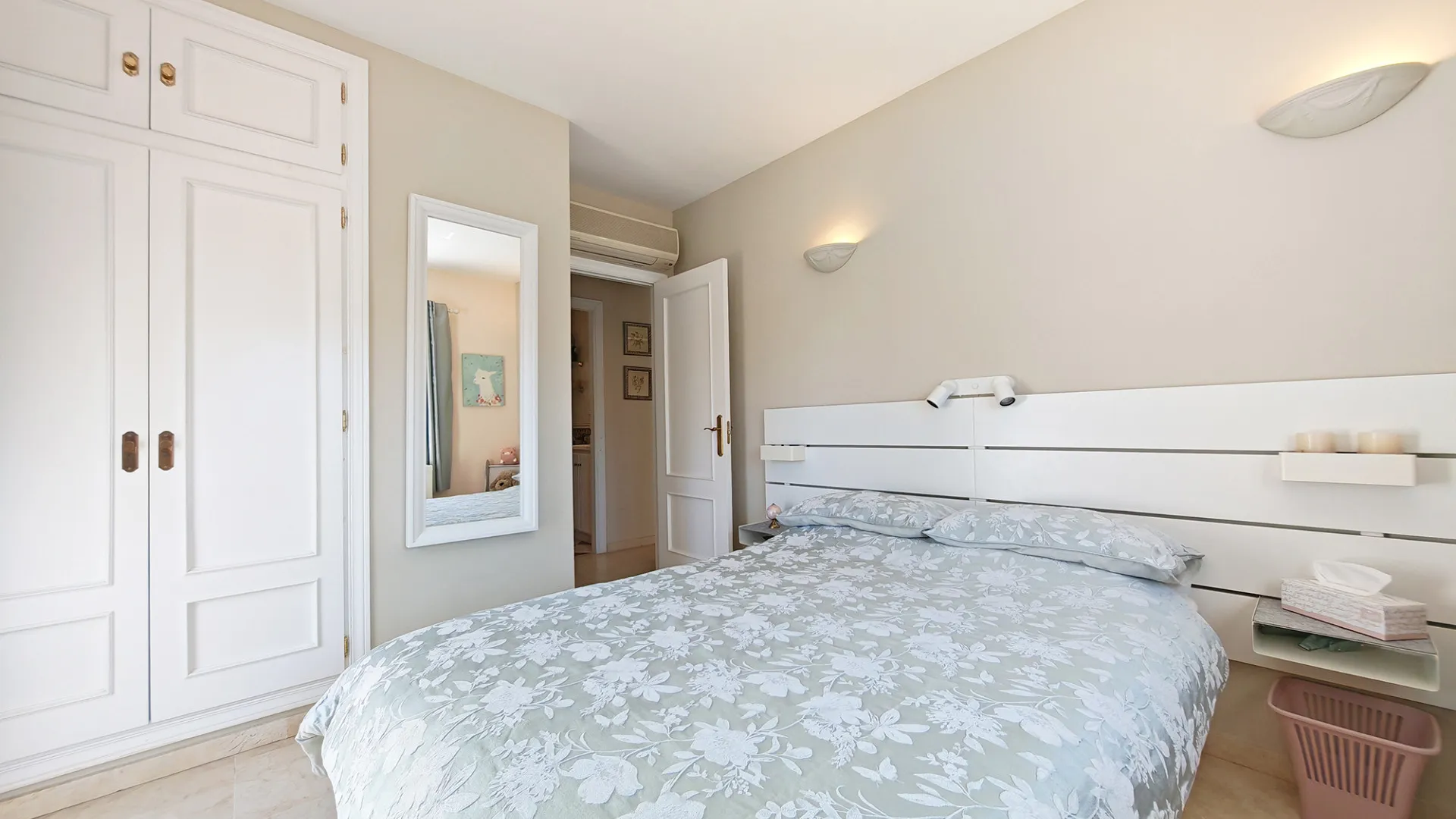 Villa for sale in Calahonda