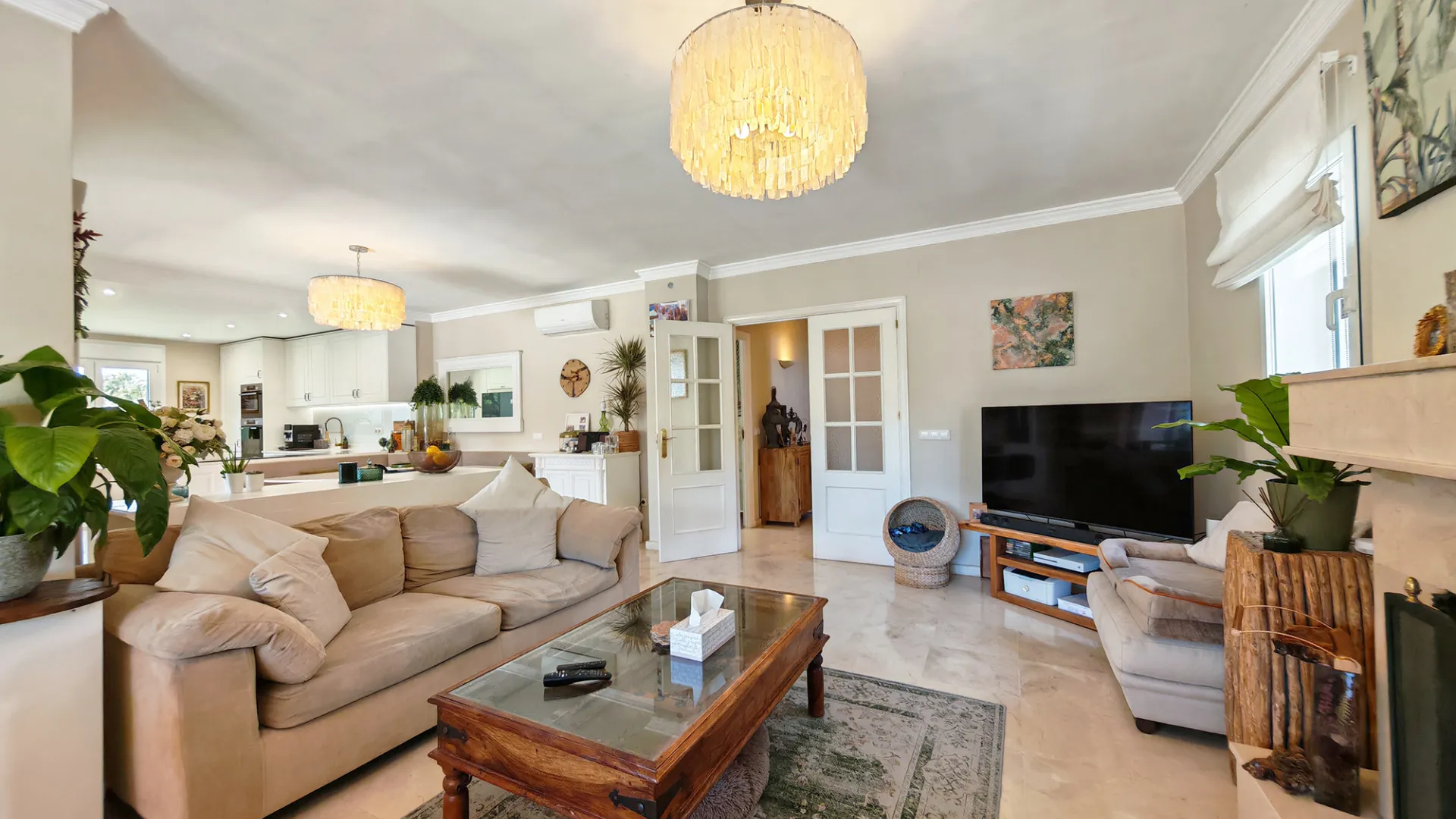 Villa for sale in Calahonda
