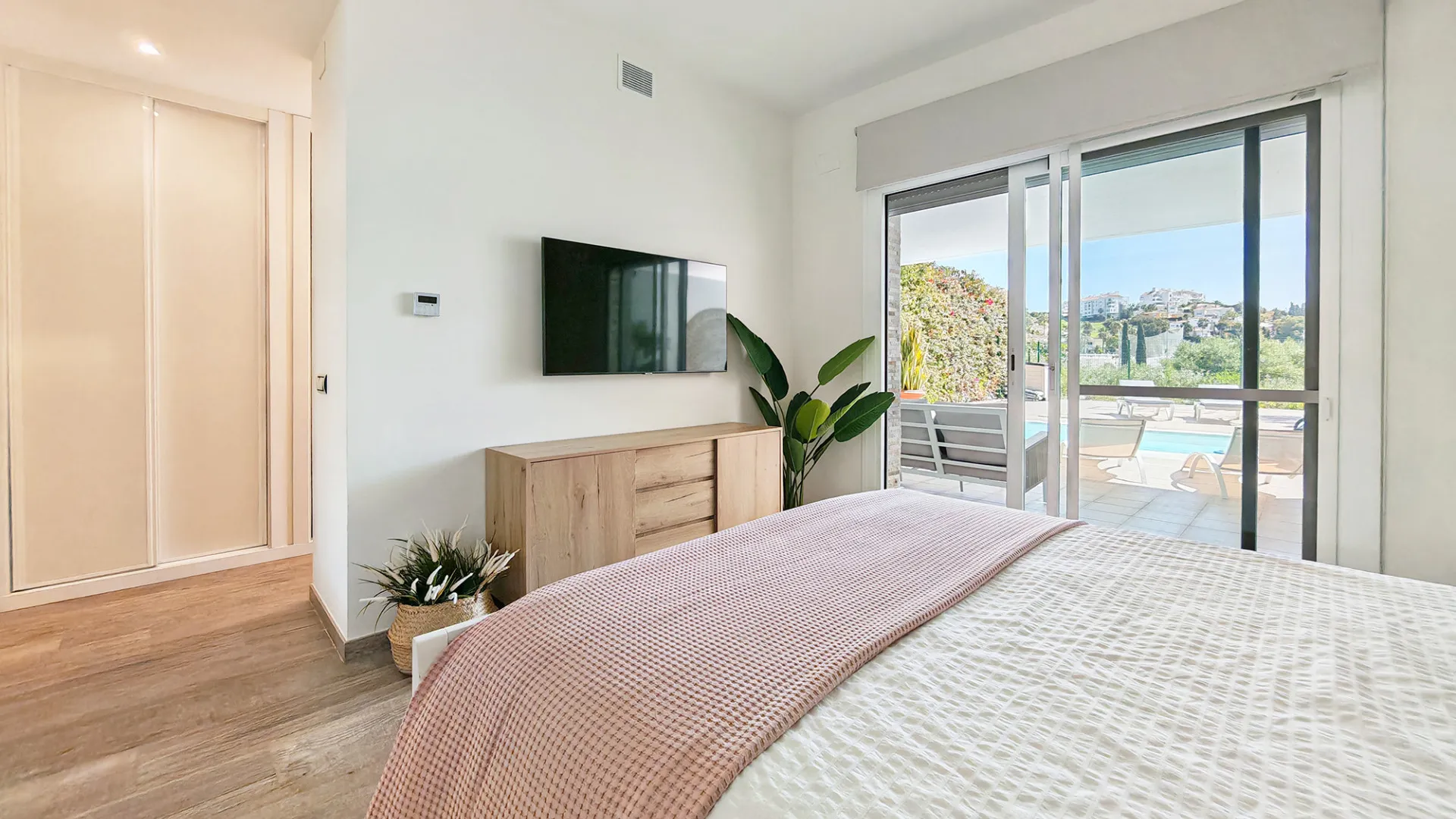 Semi detached villa for sale in Riviera del Sol