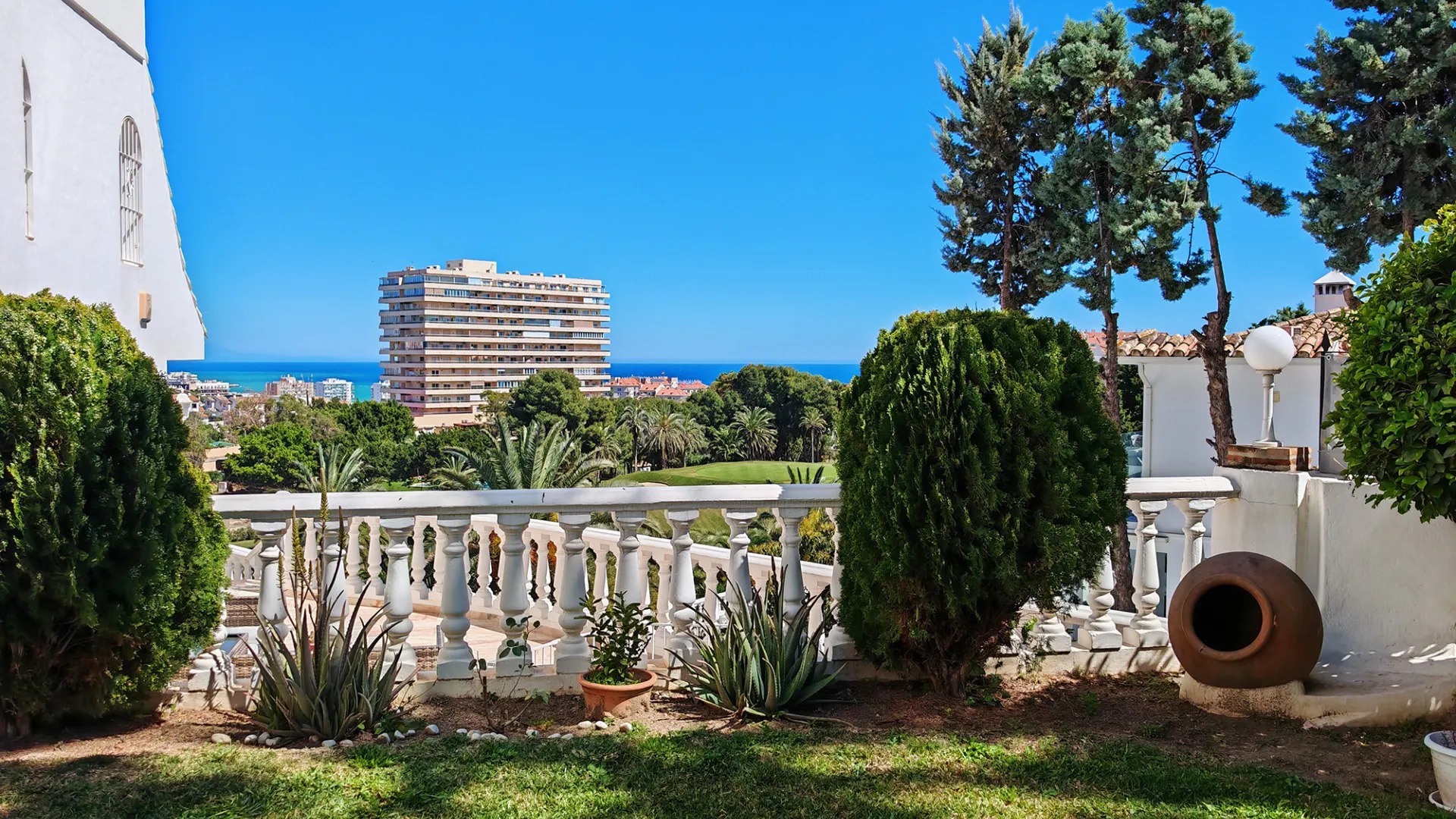 Semi detached villa for sale in Benalmadena