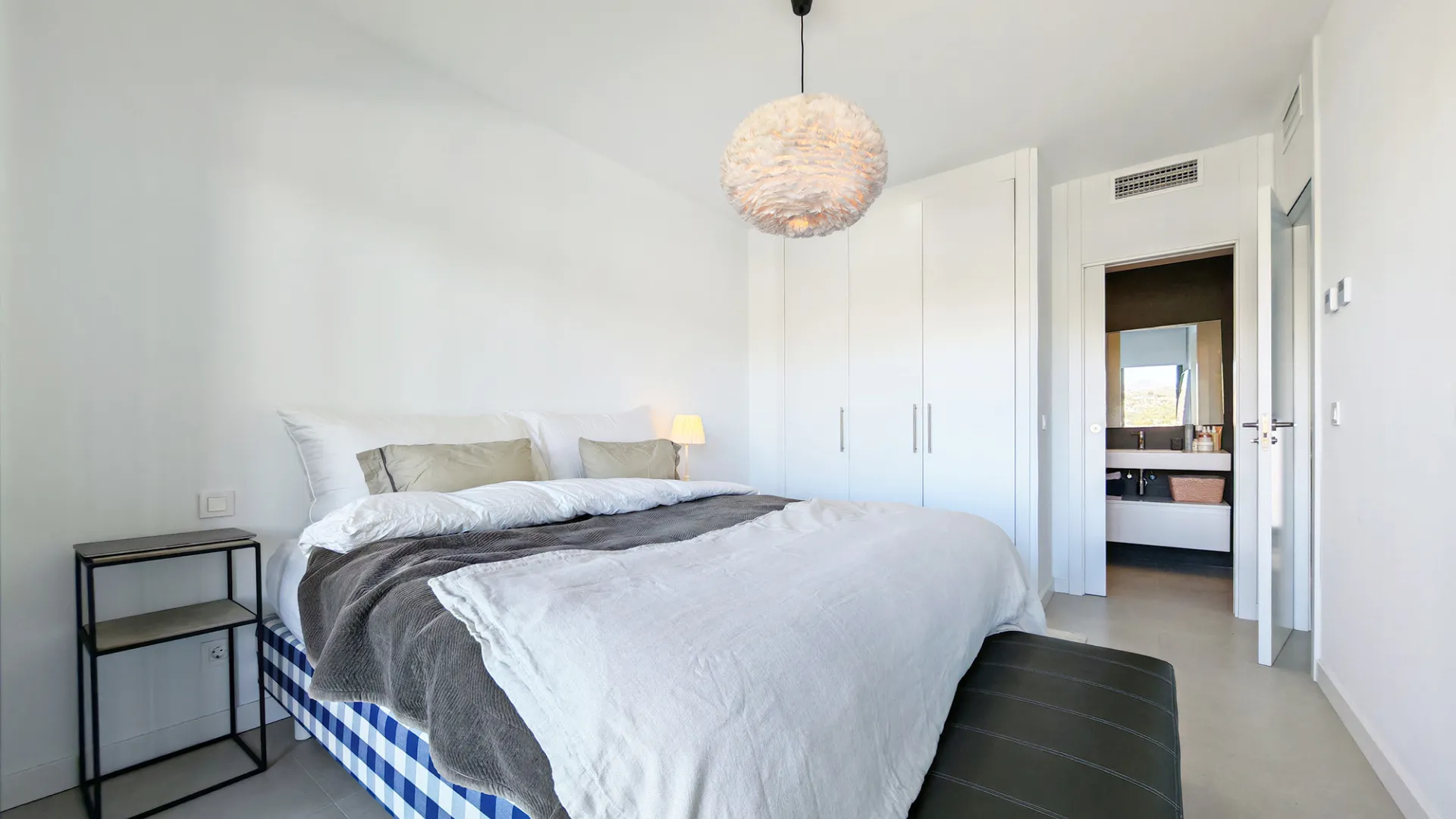 Semi detached villa for sale in Estepona with 3 bedrooms