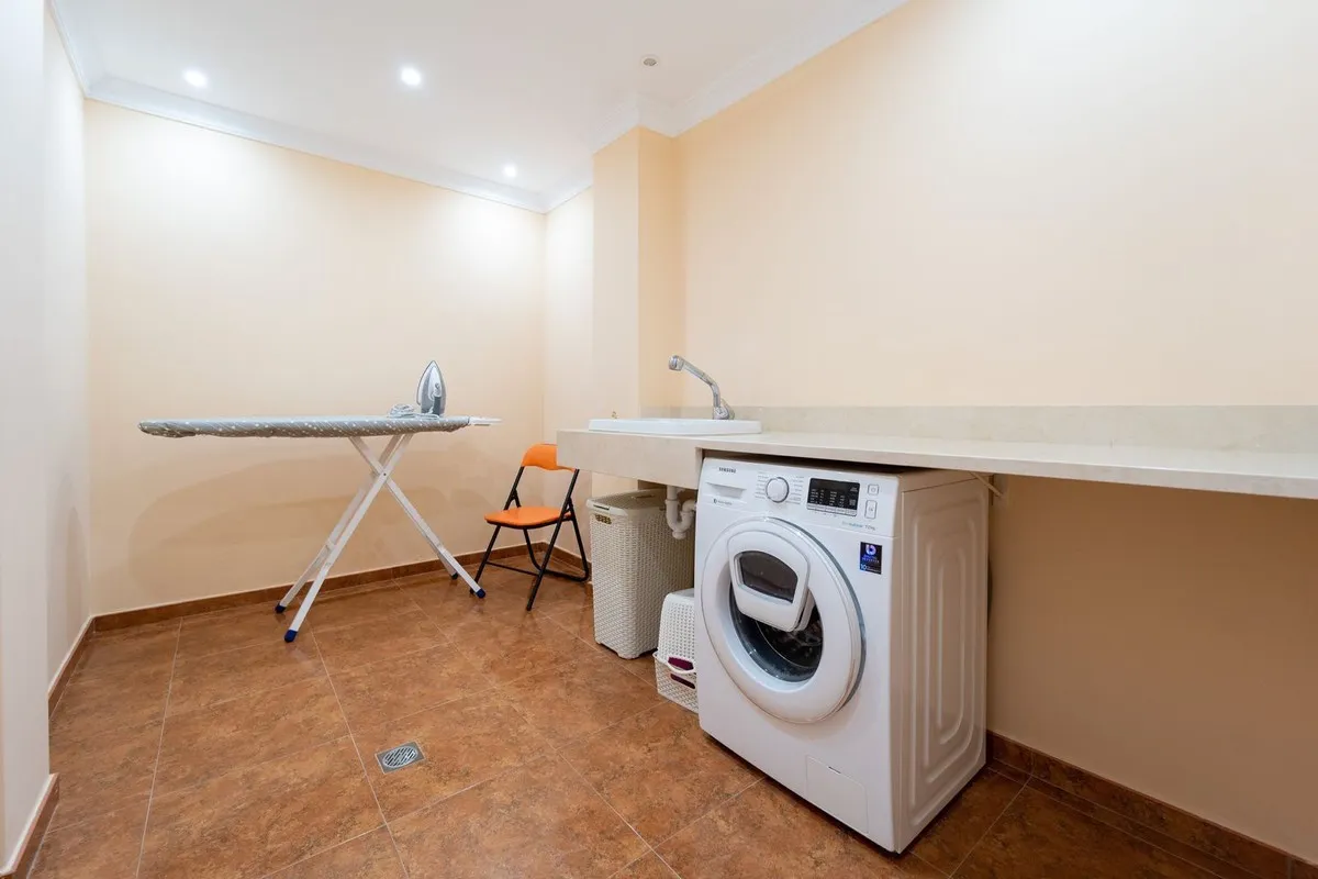 Comprar villa en Hacienda las Chapas de 5 dormitorios