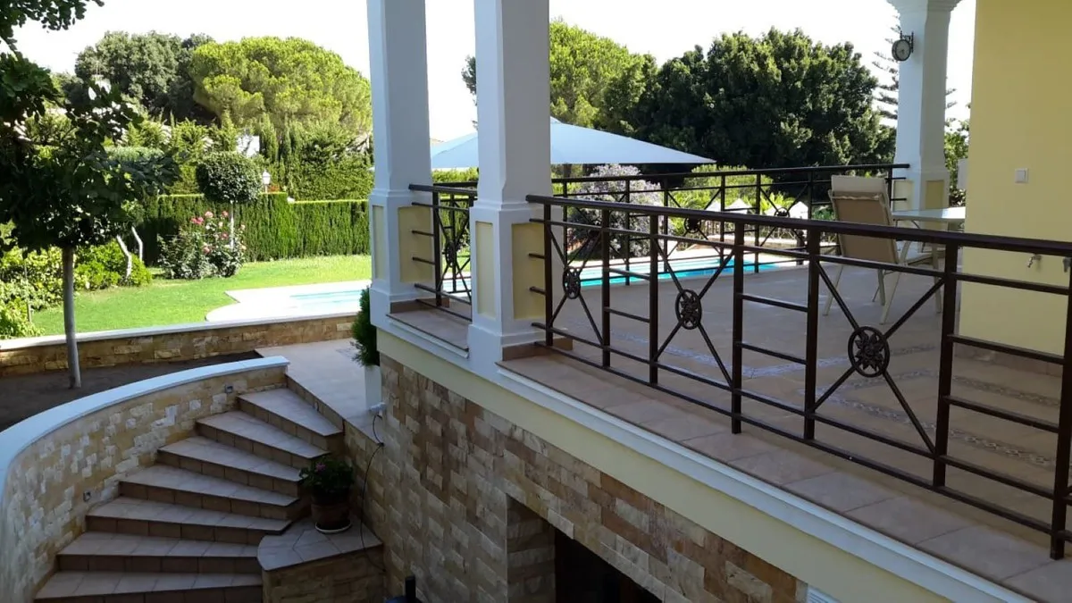 Comprar villa en Hacienda las Chapas de 5 dormitorios