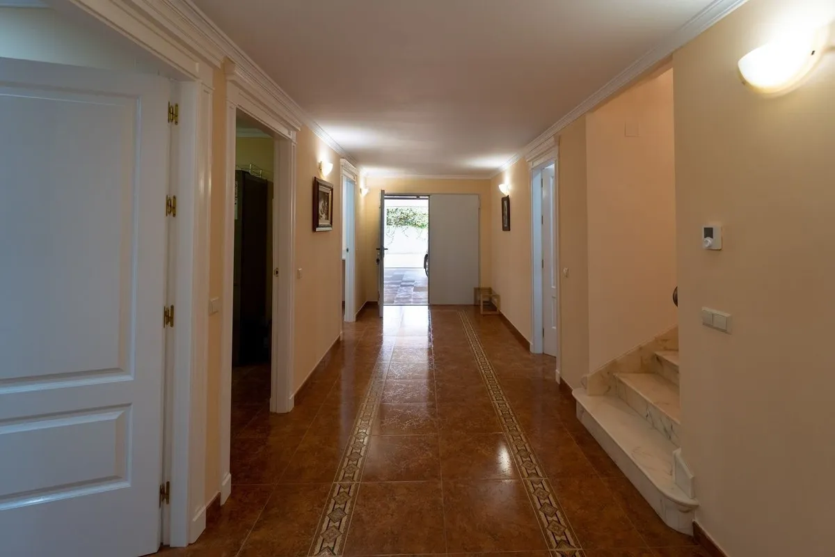 Comprar villa en Hacienda las Chapas de 5 dormitorios