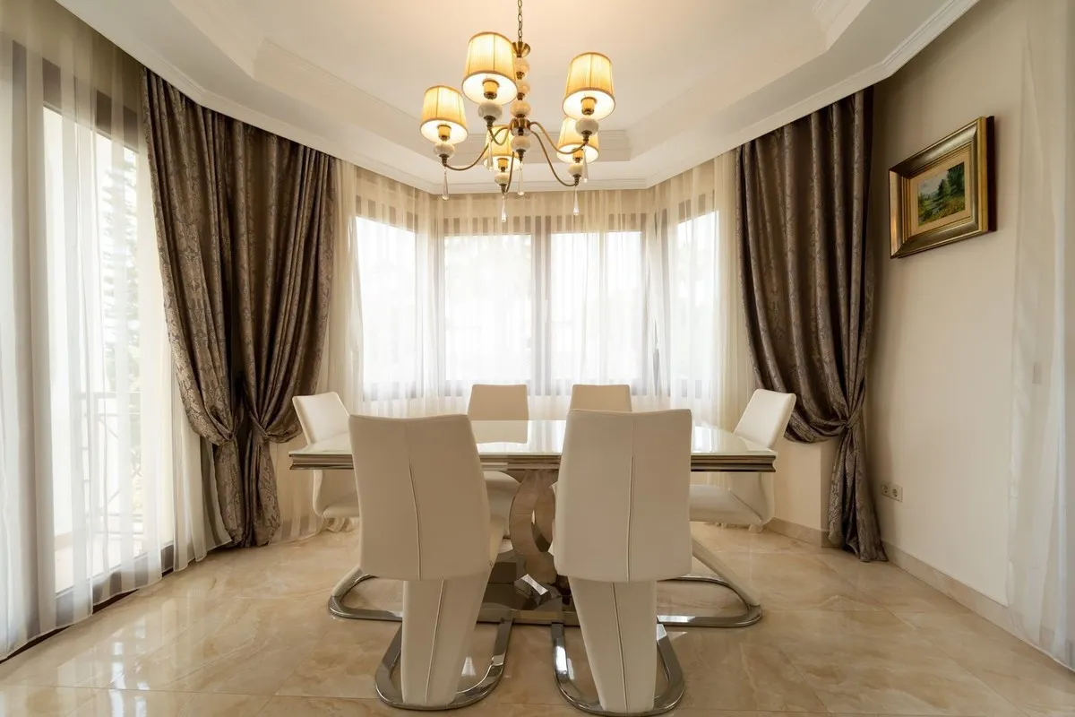 Comprar villa en Hacienda las Chapas de 5 dormitorios