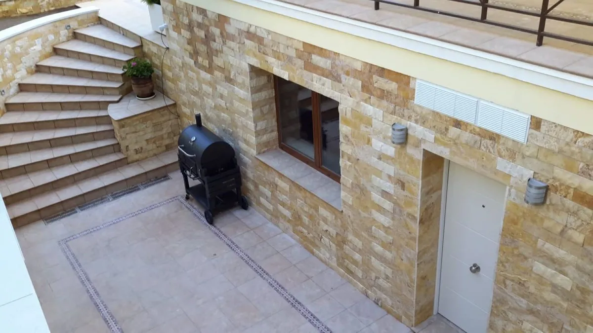 Comprar villa en Hacienda las Chapas de 5 dormitorios