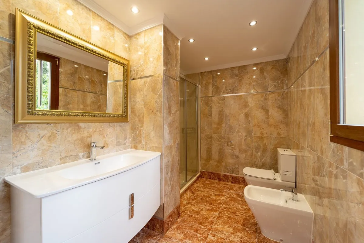 Comprar villa en Hacienda las Chapas de 5 dormitorios