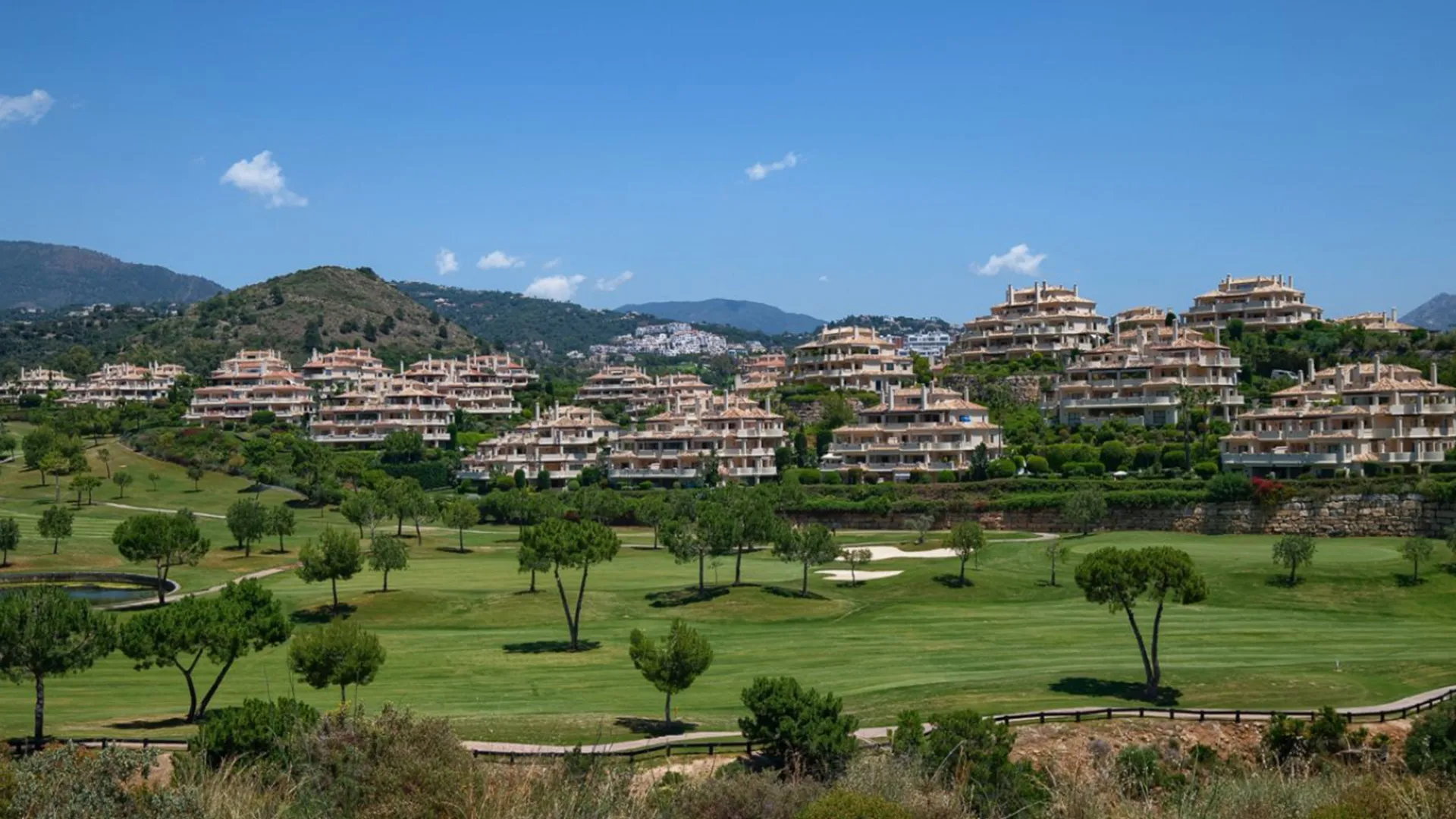 Se vende atico duplex en Benahavis