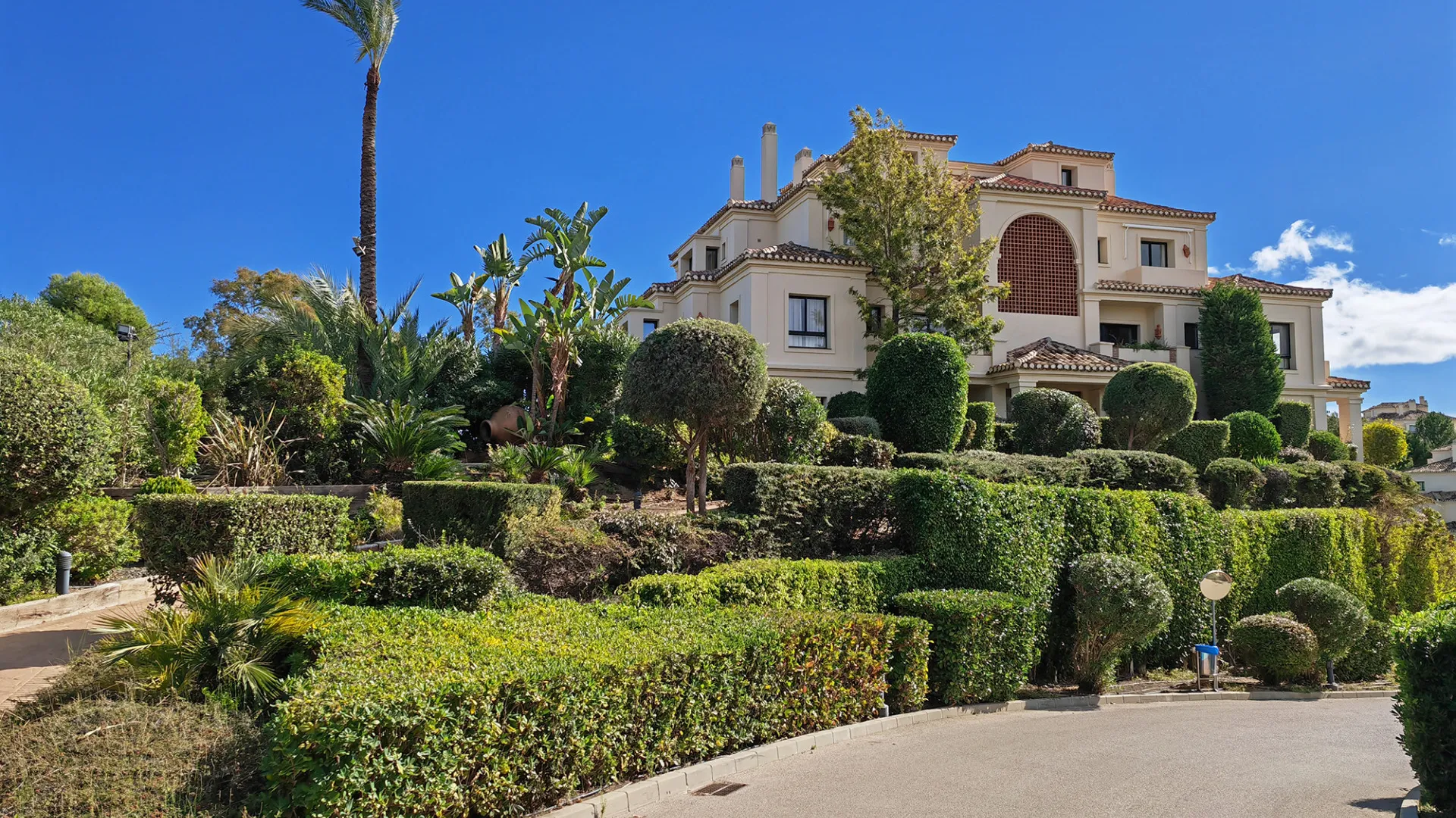 Se vende atico duplex en Benahavis