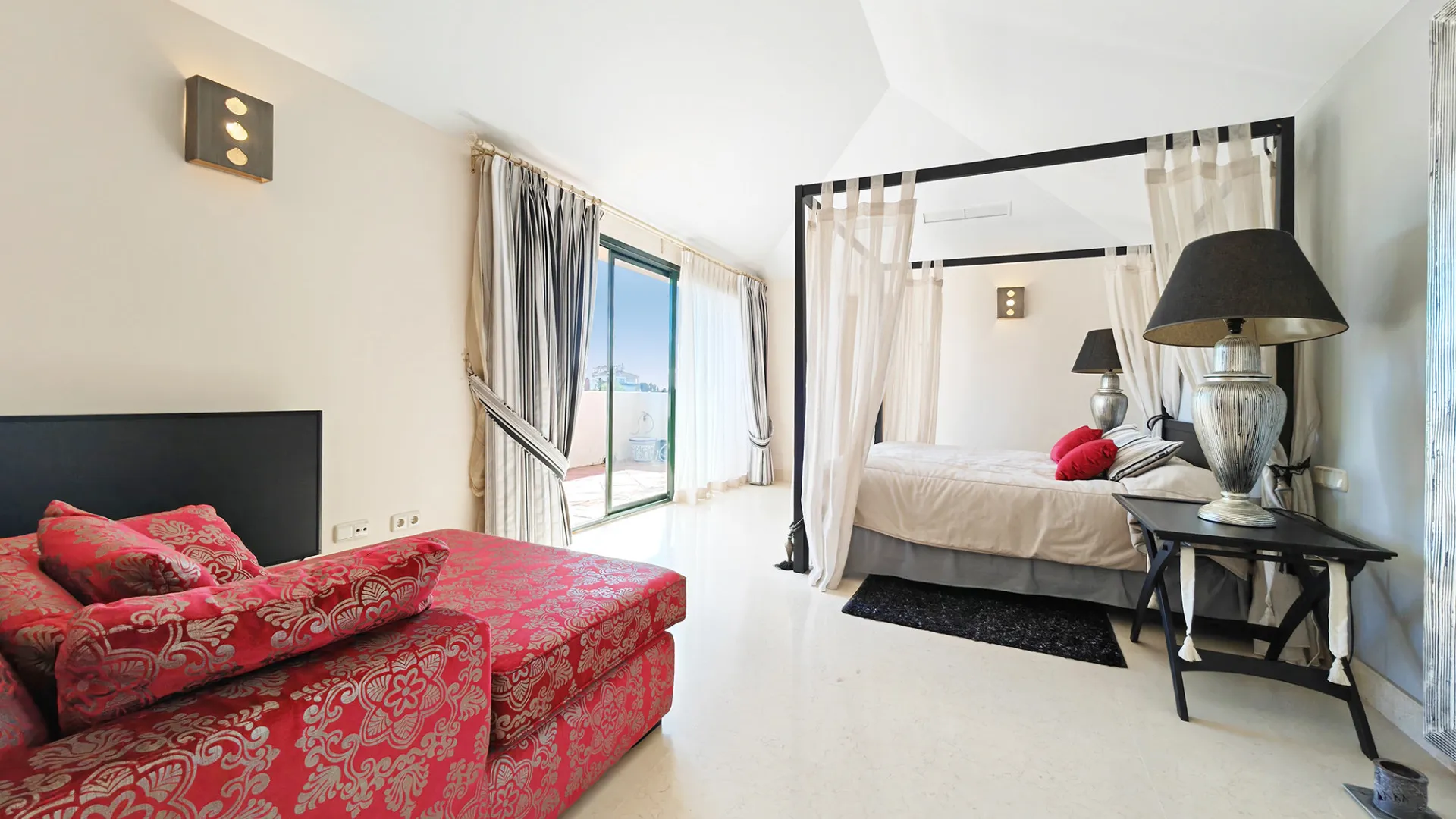 Se vende atico duplex en Benahavis