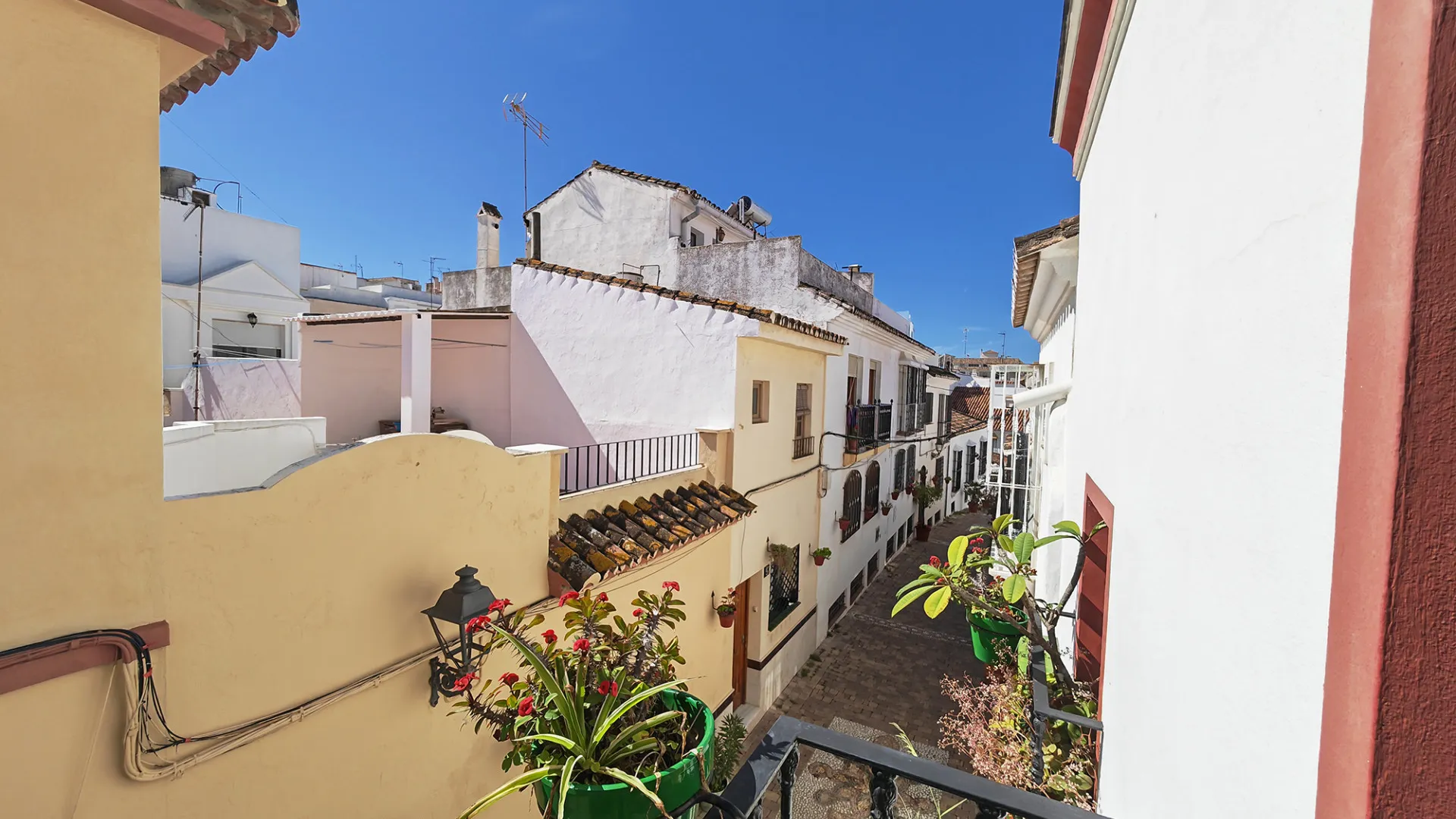 Se vende adosado en Estepona con 5 dormitorios
