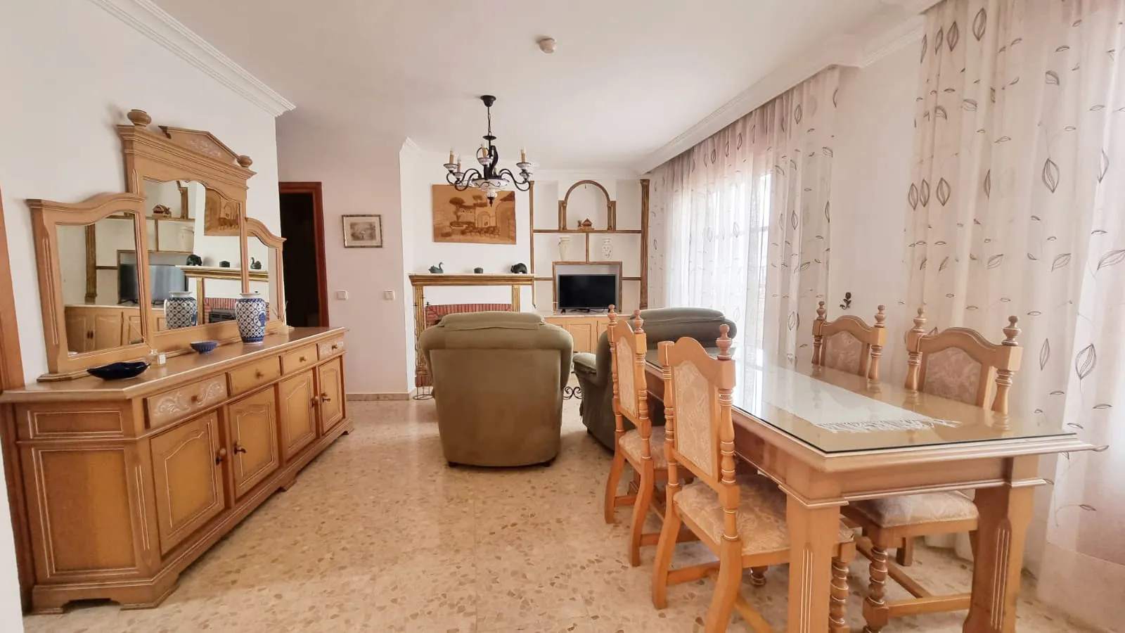 Se vende adosado en Estepona con 5 dormitorios