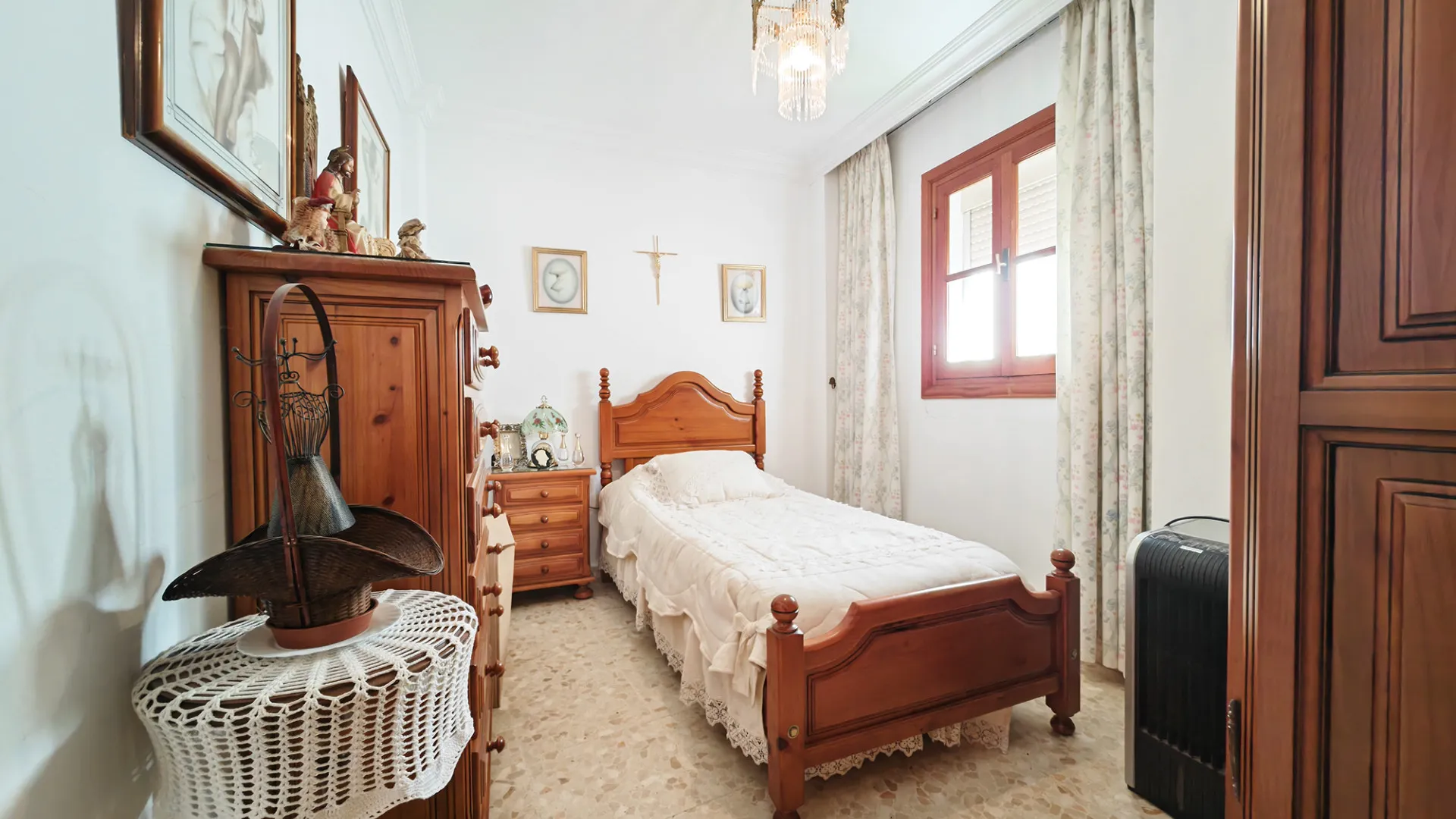 Se vende adosado en Estepona con 5 dormitorios