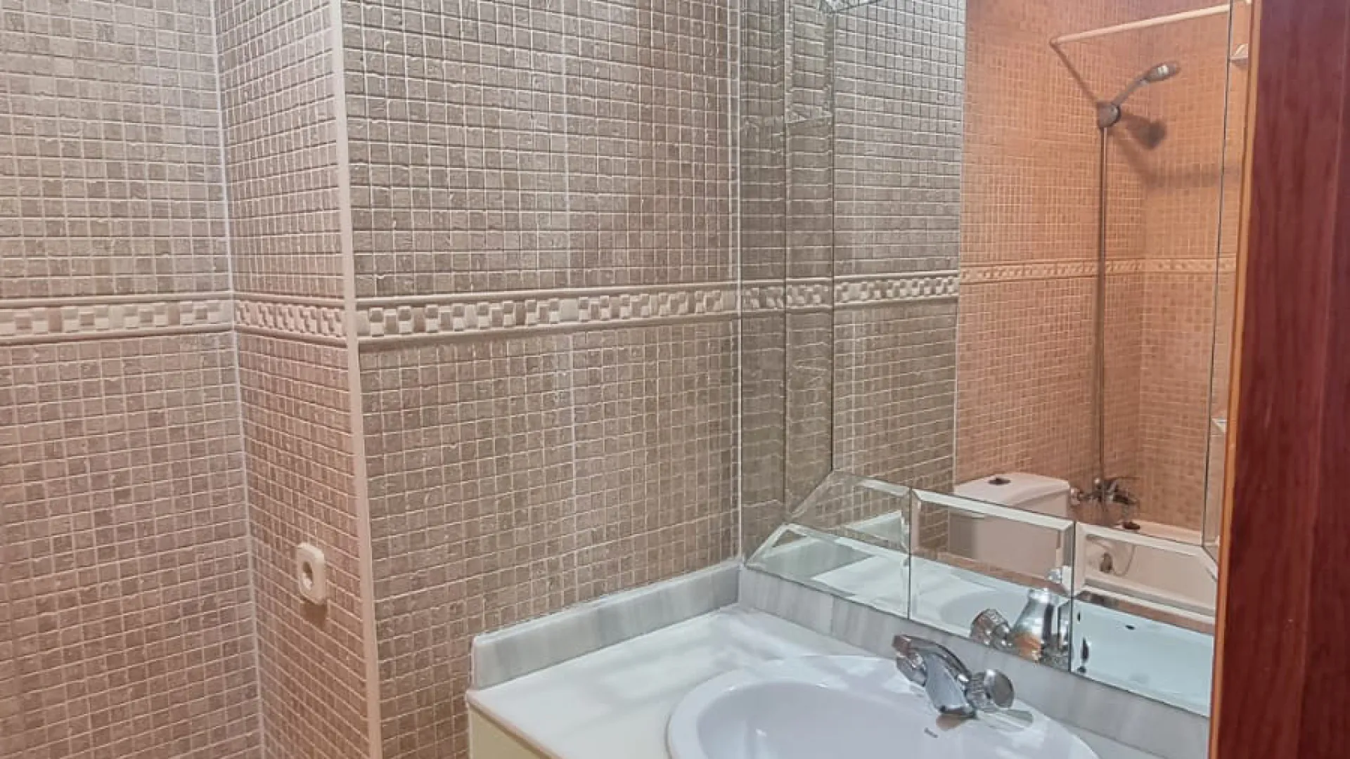 Se vende adosado en Estepona con 5 dormitorios